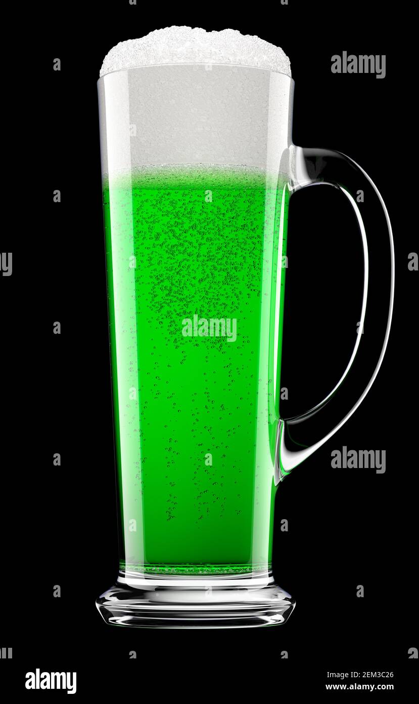 829x1390  Морозное стакан драфта зеленого пива с пузырькой пены, изолированной на черном фоне Stock Photo - Alamy