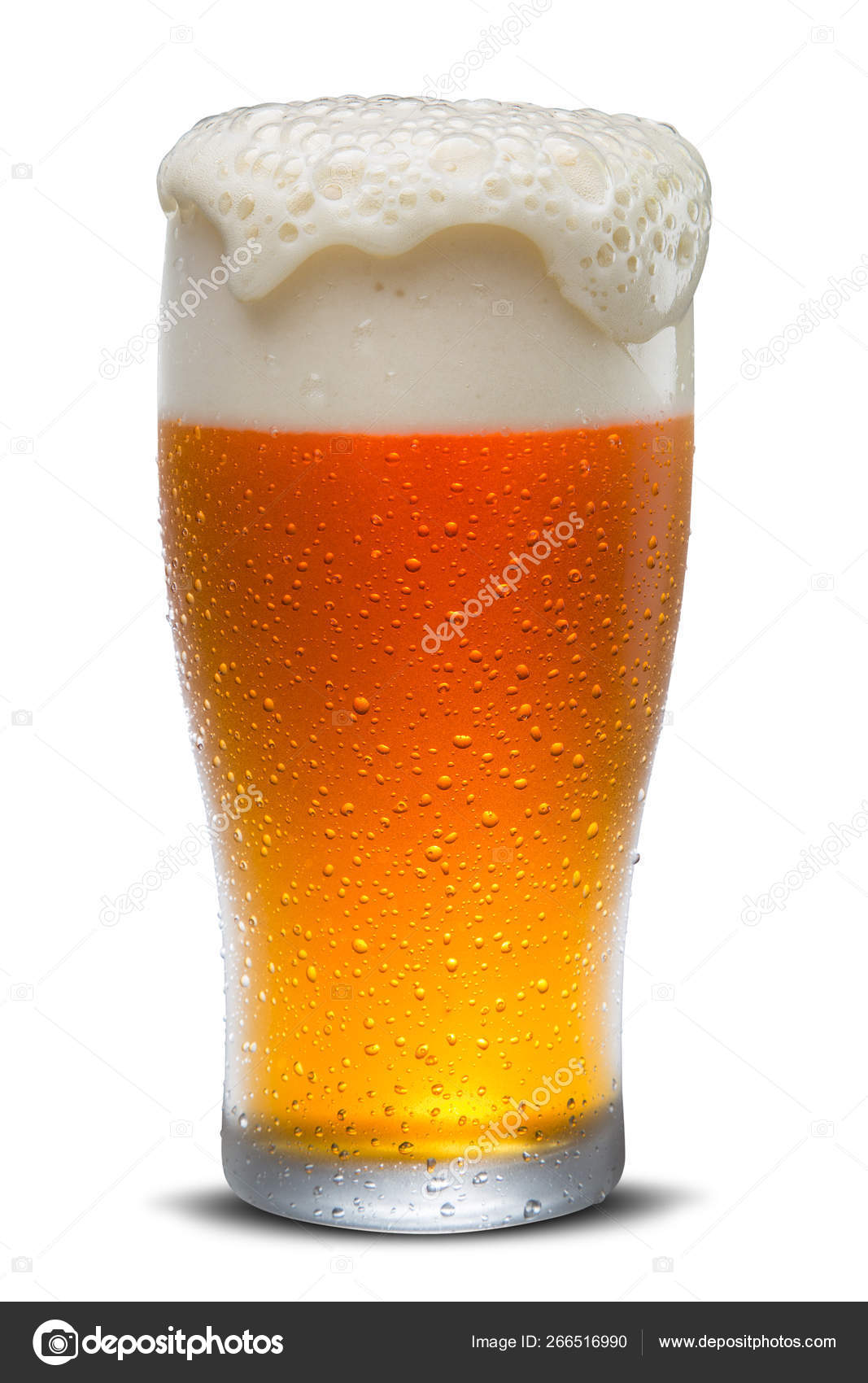 1067x1700  Стеклянное холодное пиво, падающая пена изолированная белая фоновая IPA Стоковое фото от © Paulovilela 266516990