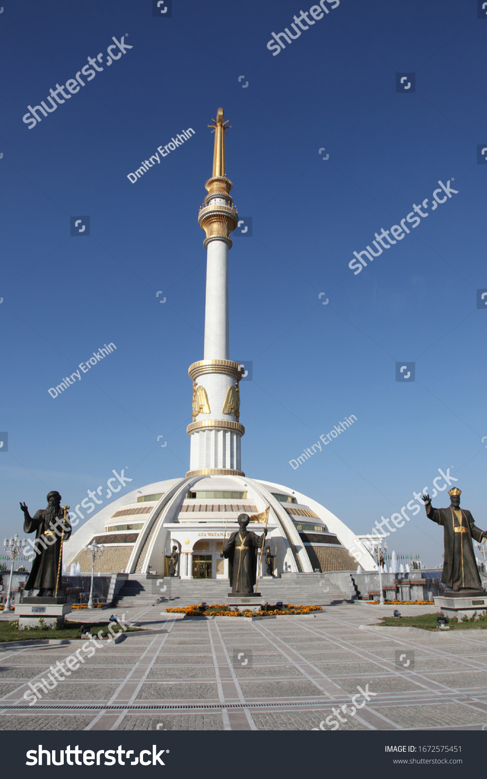 1001x1600  Статуи вокруг памятника независимости в Эшгабате, столица Туркменистана Сток -Фото, картинки и роялти. Изображение 35918815.