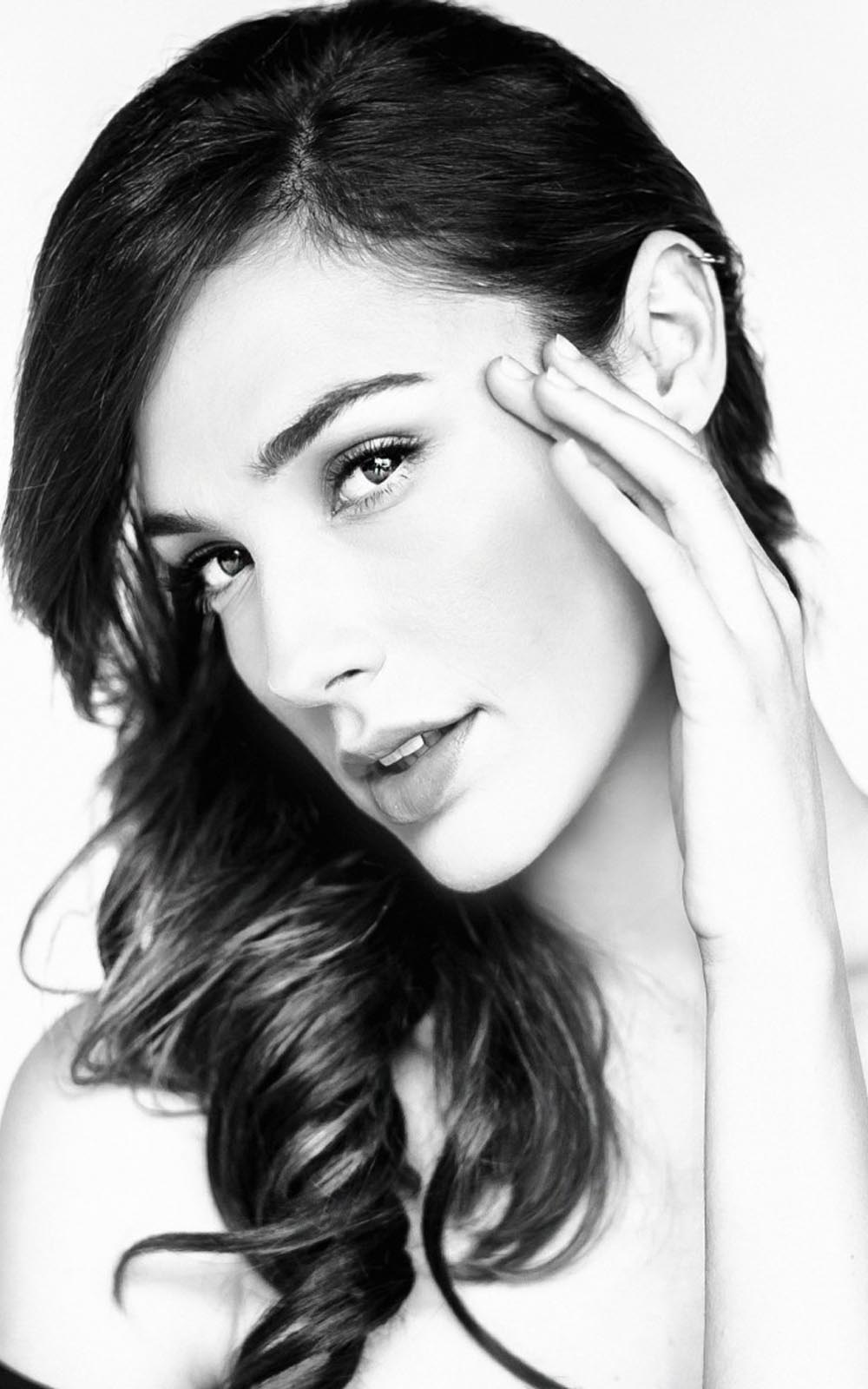 1000x1600   Gal Gadot Black And White Photoshoot 4K Ultra HD Mobile Wallpaper