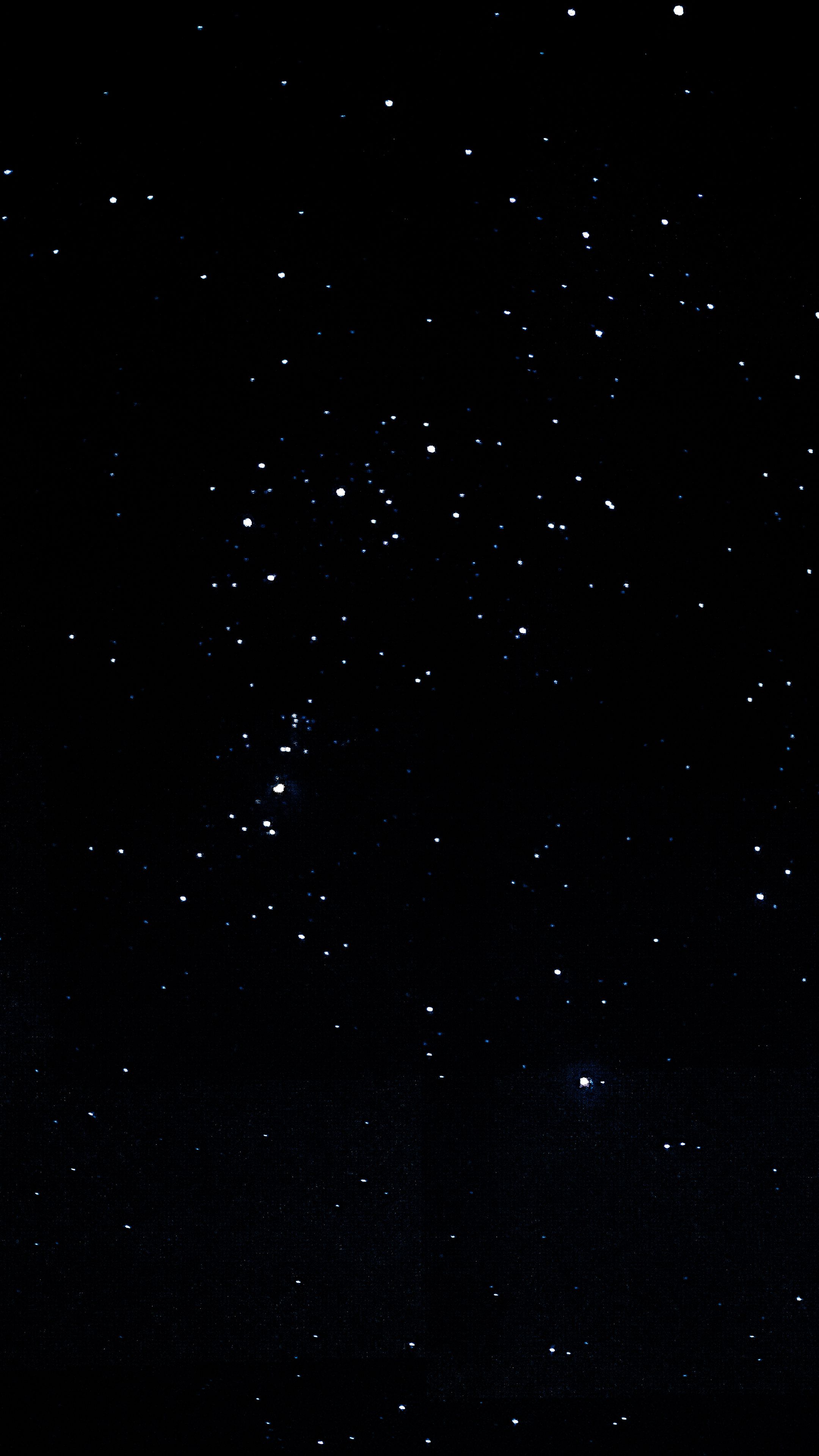 2160x3840  Луна в темном небе 4K Телефон Обои