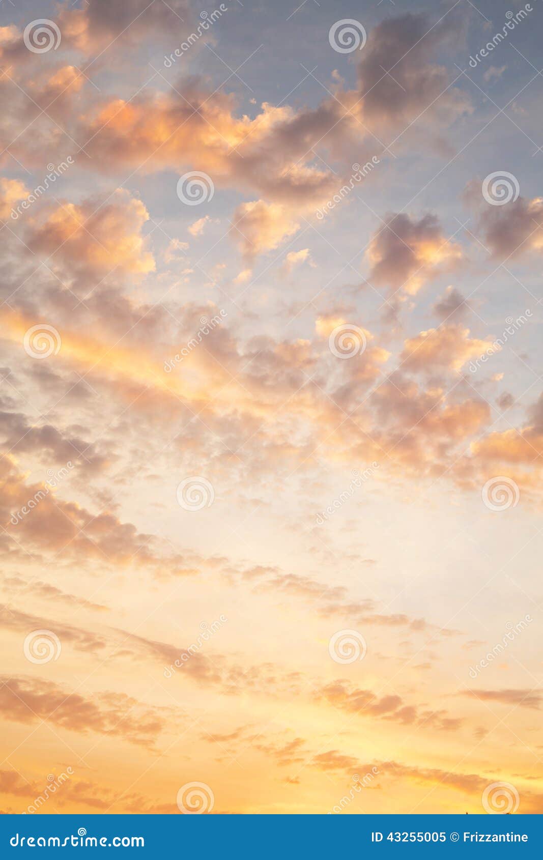 1067x1690  Желтое солнце на оранжевом небе с облаками в золотой час времени на природе фон восхода солнца или сцены заката Стоковое фото, картинки и роялти. Изображение 119537196.