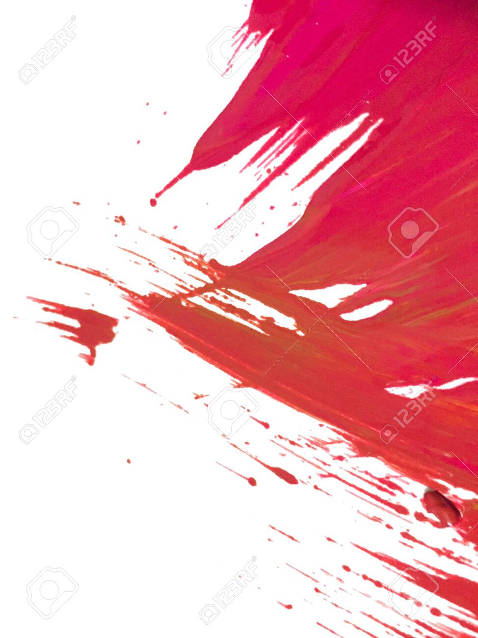 974x1300  Красная кисточка и брызги на белом фоне. Стоковая фотография, изображение и изображение без роялти. Изображение 145067882.