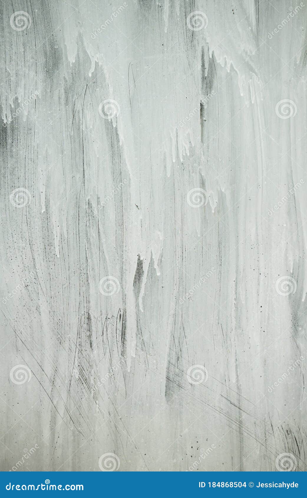 1042x1690  Белая краска в воде. Влияние дыма от белой краски на черном фоне. Stock-foto | Adobe Stock