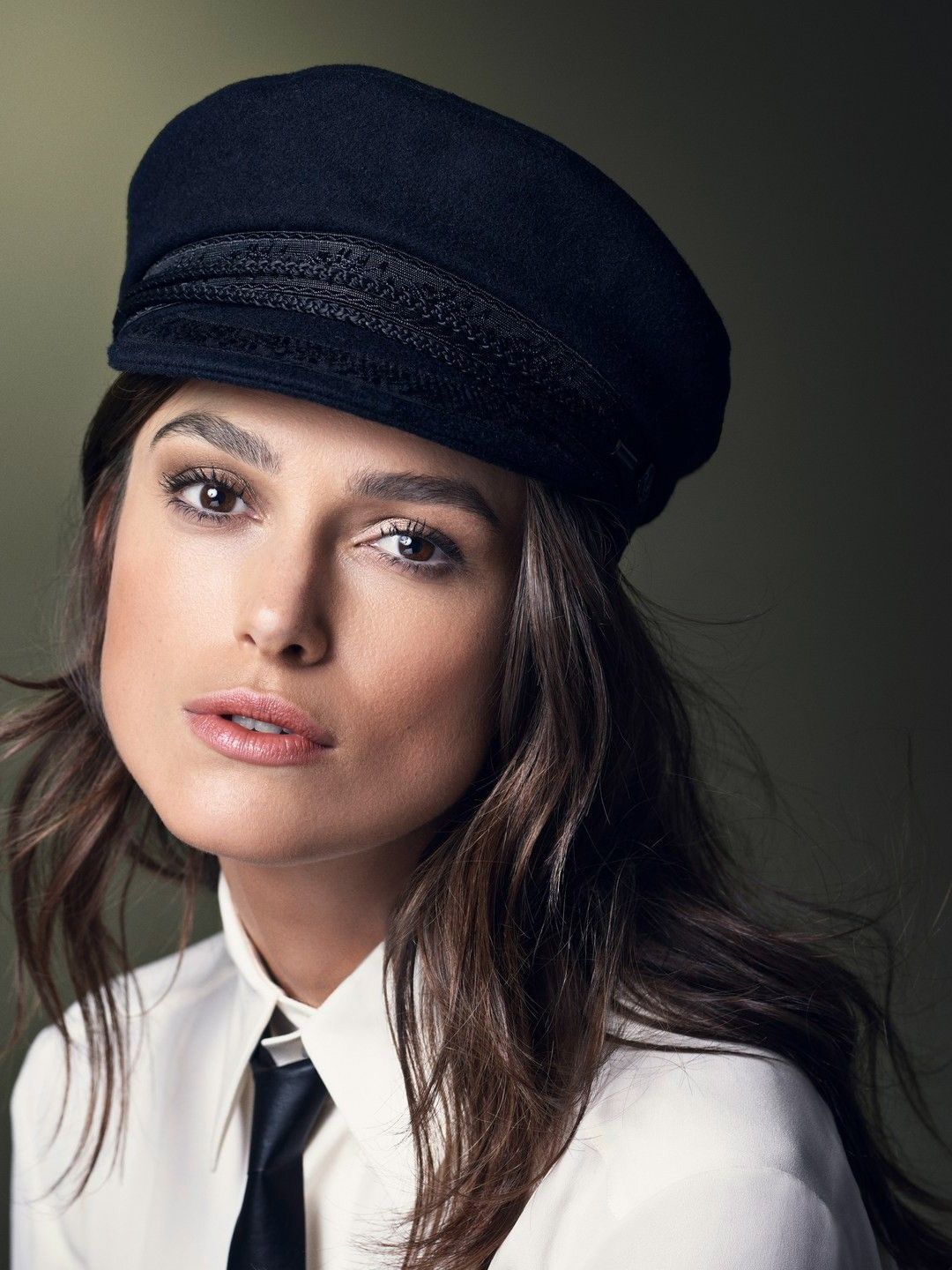 1080x1440   Скачать обои 1125x2436 Кира Найтли черная футболка знаменитость 2018 iphone x 1125x2436 hd image background 9036