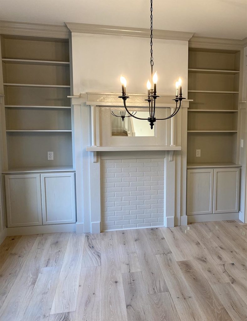 788x1024  Согласованный серый в столовой - thewhitebuffalostylingco.com