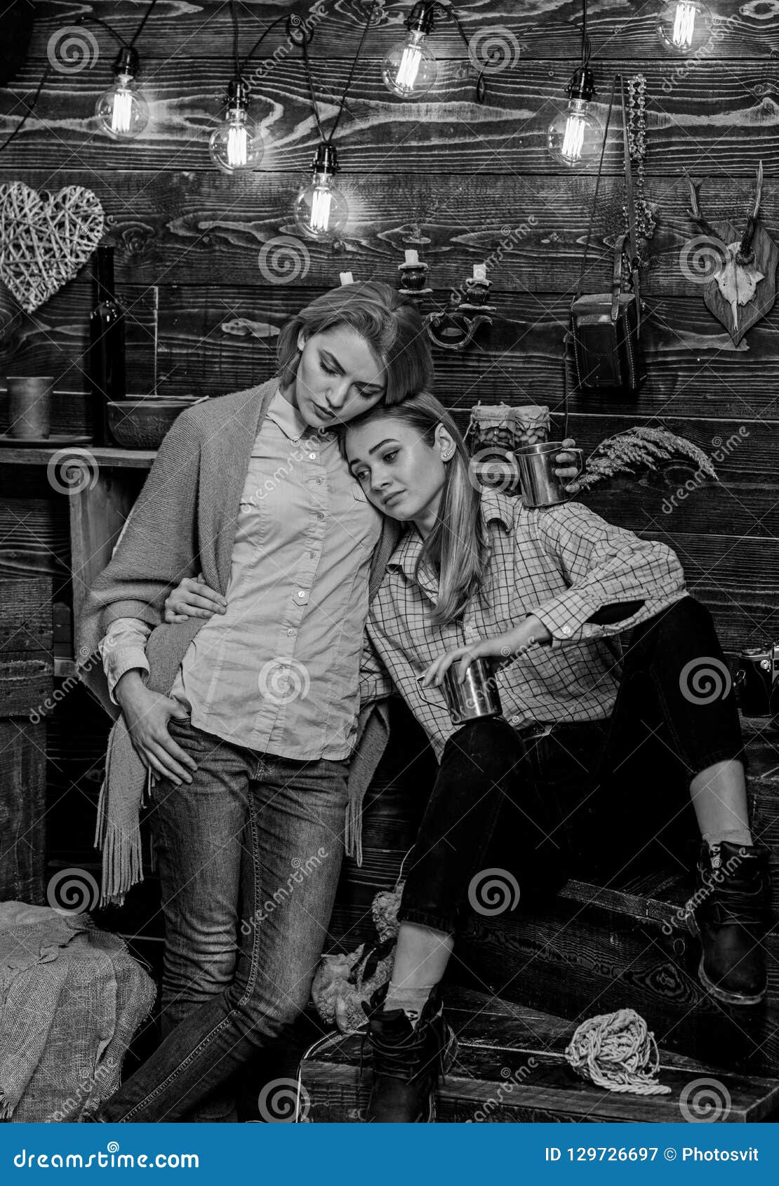 1110x1690  Друзья проводят душевный вечерний фон интерьера Stock Photo 1285278898 | Shutterstock