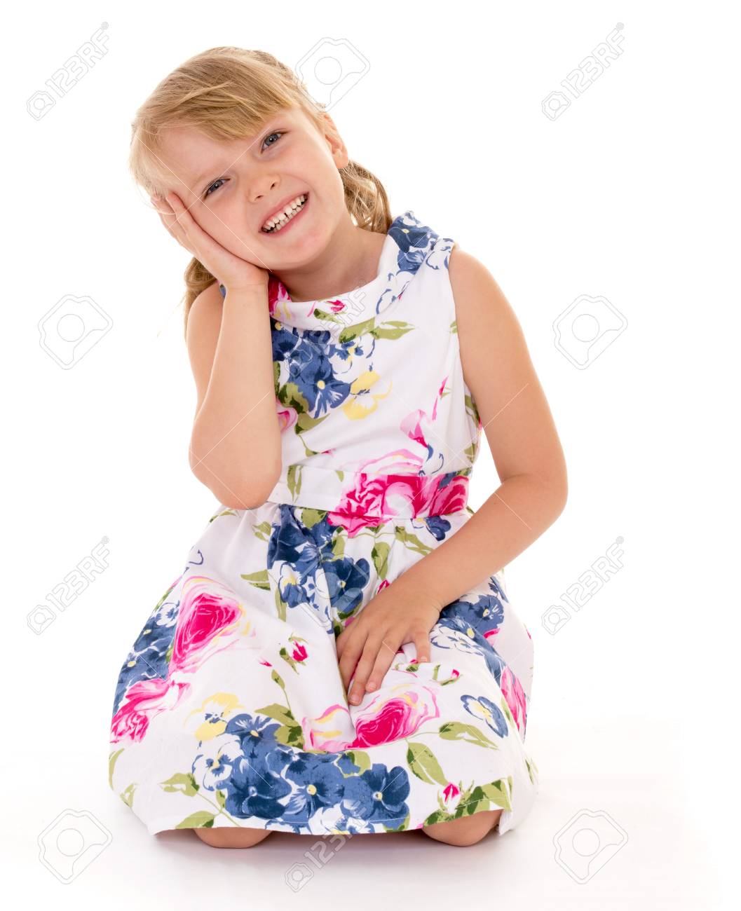 1057x1300  Как спроектировать душевный минимальный интерьер | Современный дом