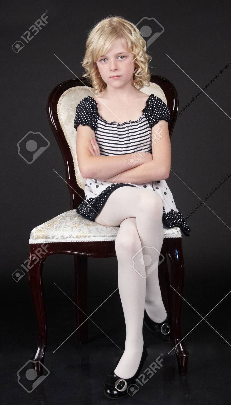 741x1300  Подростковая блондинка позирует в юбке против черного студийного фона Stock Photo, Picture и Free Listerty. Изображение 22220856.