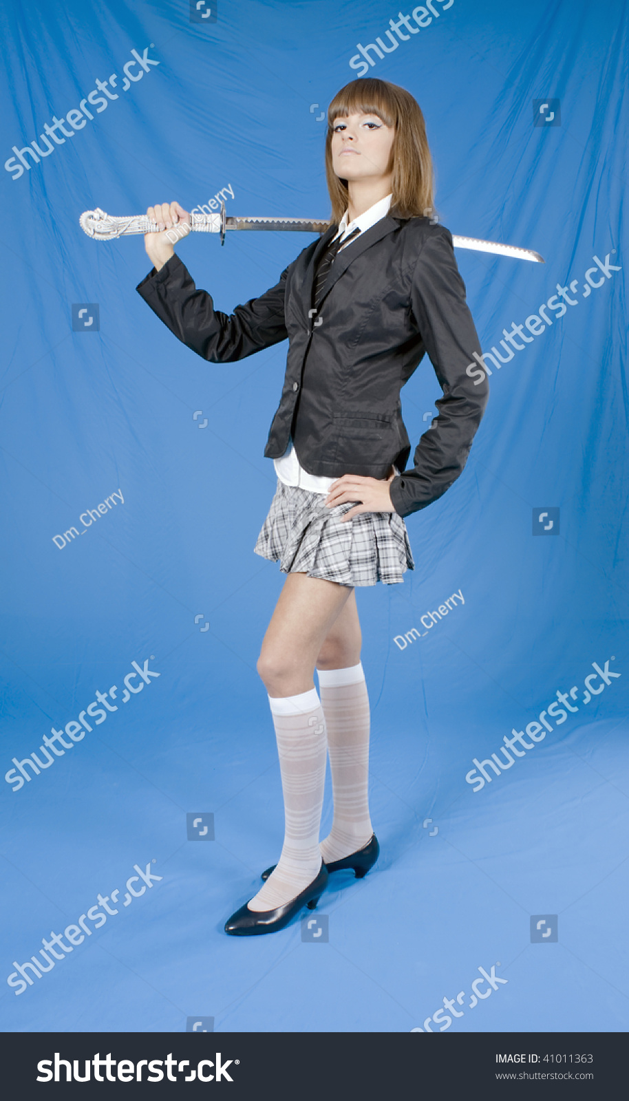 914x1600  Аниме -девушка, юбка, улыбающиеся, короткие волосы, милые, аниме, HD Телефон Обои | Пикпкс