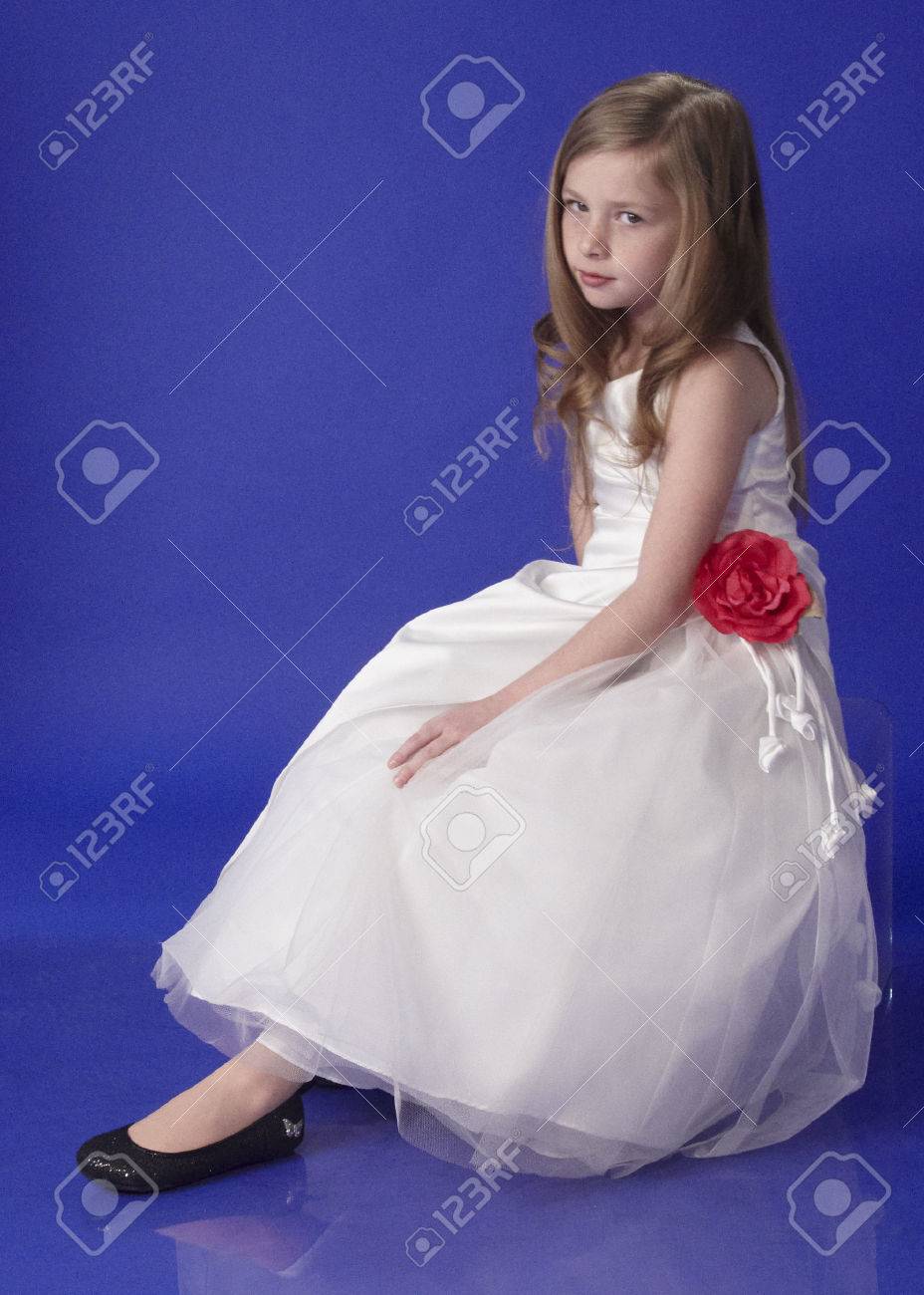 928x1300  Красивая милая девочка юбка на розовом стоковом векторе (без роялти) 439951789 | Shutterstock