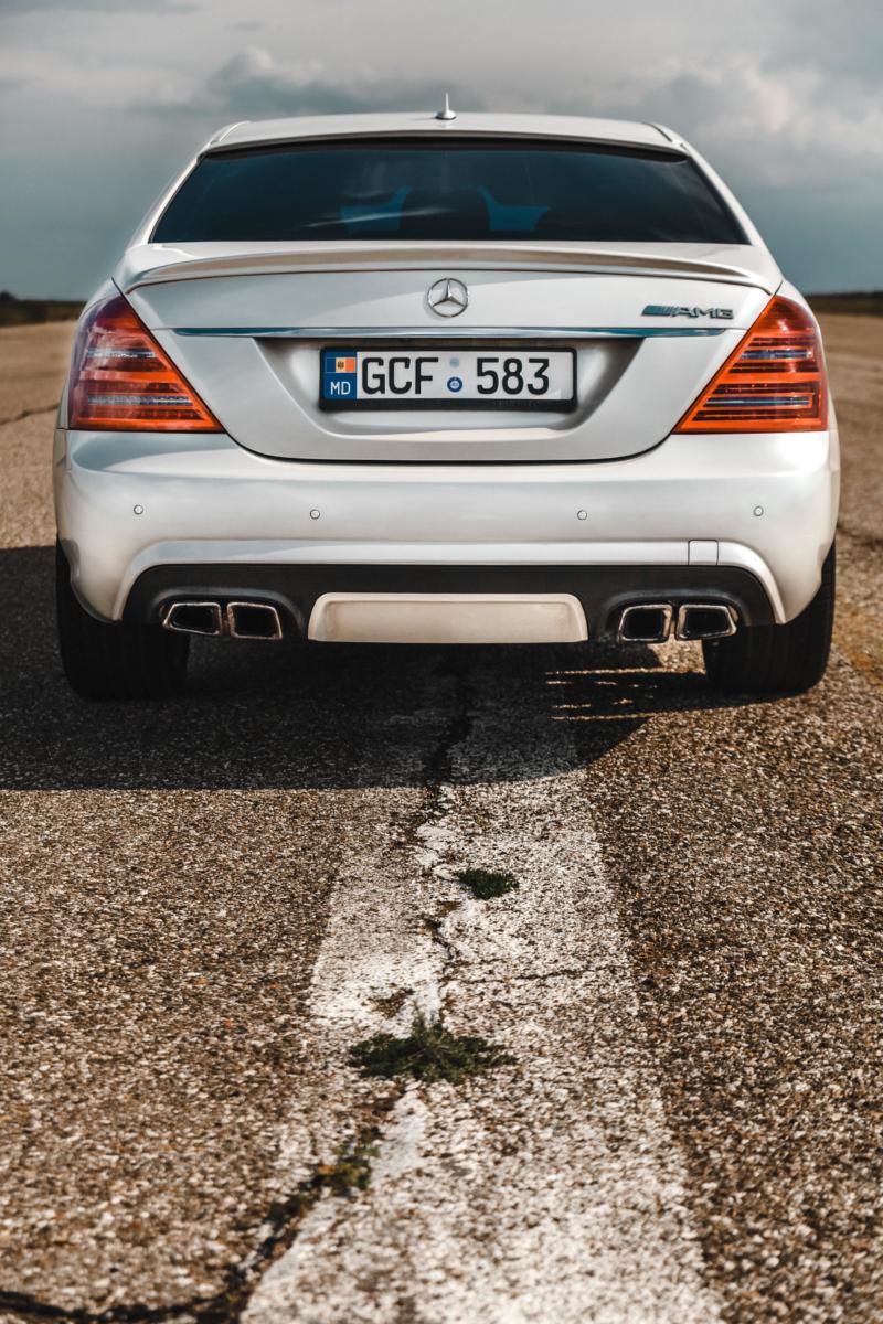 800x1200  S Class W221 White - Rent Mercedes Moldova