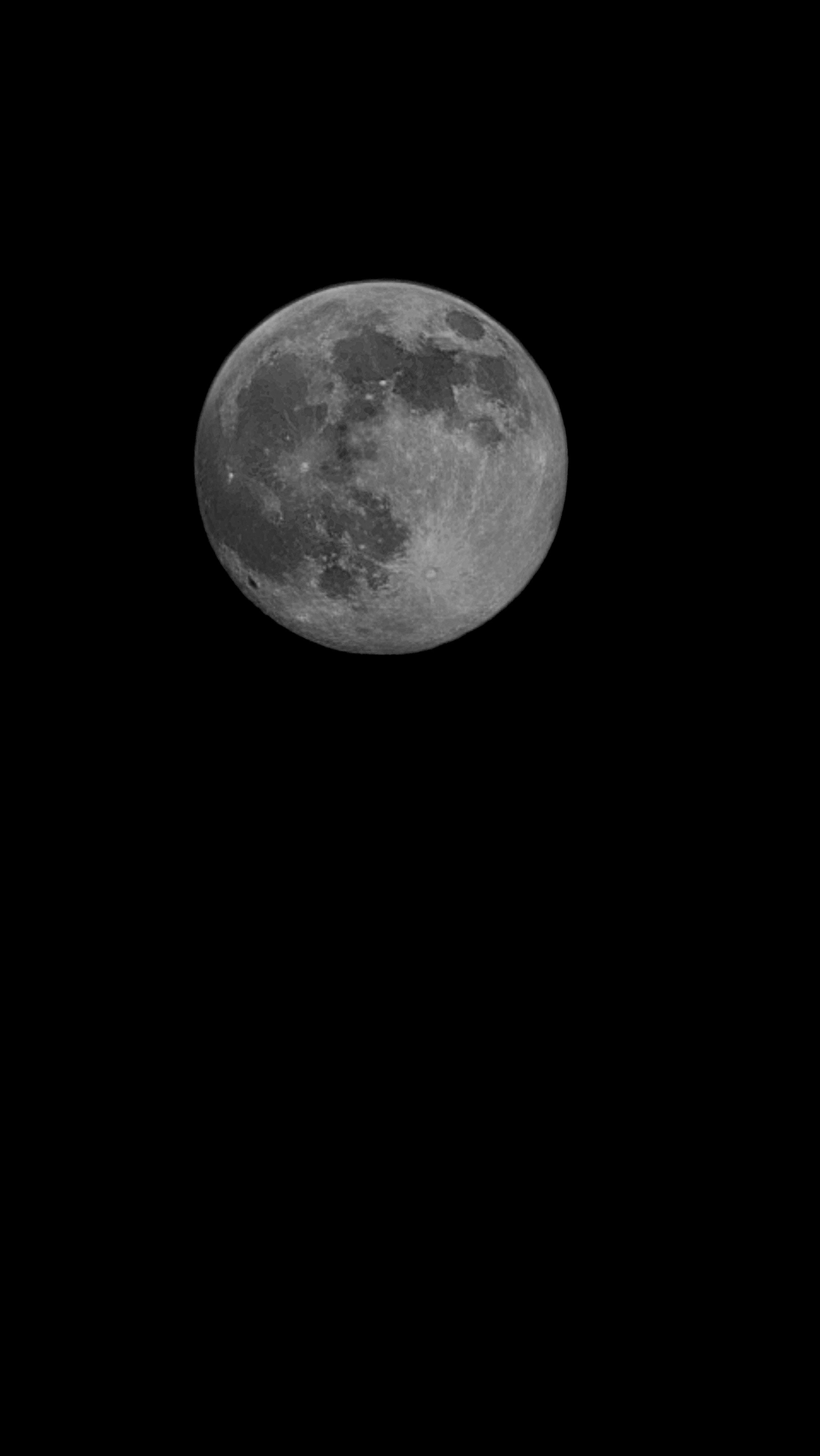 2252x4000  Эстетические обои с темной луной - пещера обоев