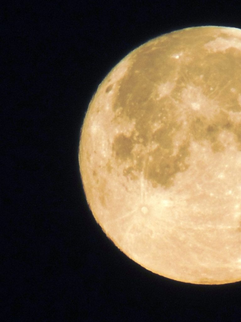 768x1024  Полная желтая луна со звездой на фоне темного ночного неба Стоковое фото, картинки и изображение без роялти. Изображение 65522870.