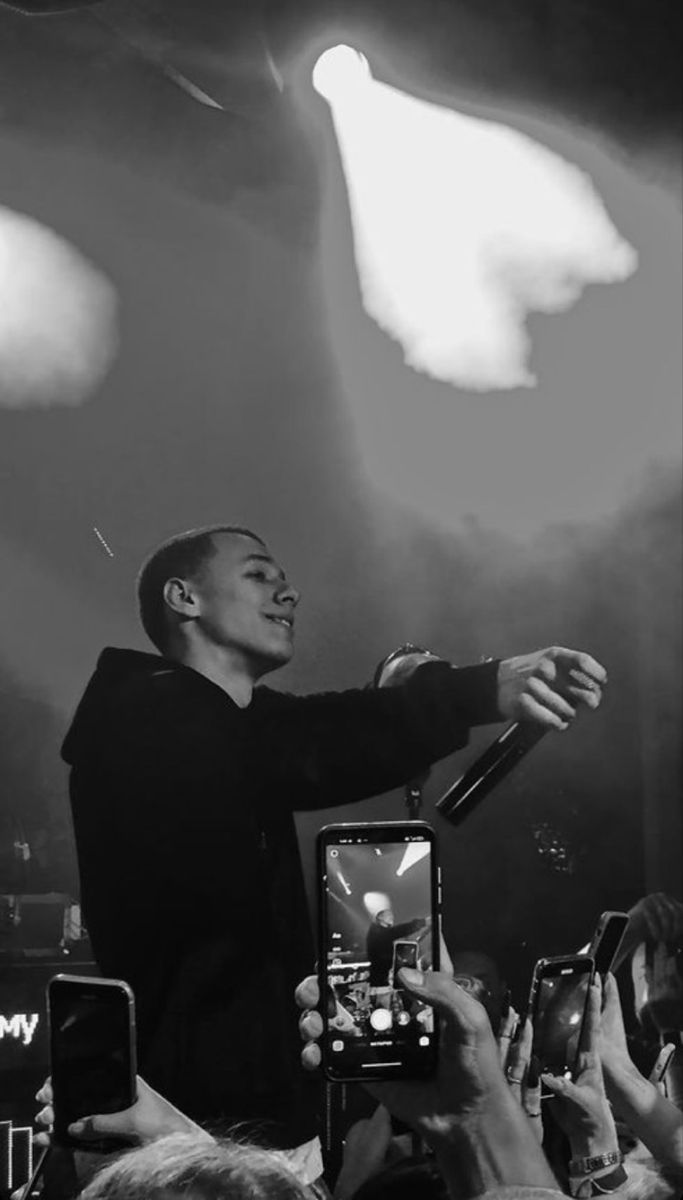 683x1200  Пин от пользователя Tatty🦋💫 на доске Macan♥️ | Певцы, Рэп цитаты,  Музыкальные исполнители