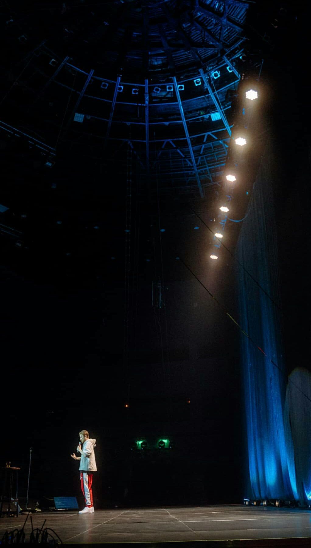 1022x1799  Danila Poperechny - Данила Поперечный ( Подготовка к выступлению ) | Дания,  Обои, Обои фоны