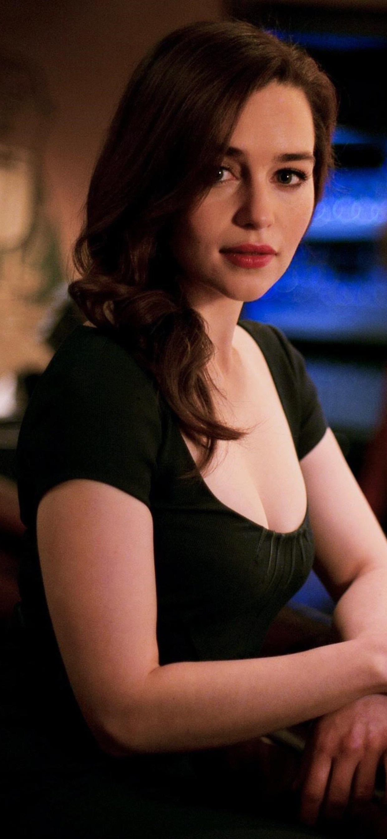 1242x2688  Wallpaper Эмилия Кларк HD 5K Знаменитости # 9941 | Обои для iPhone Android Mobile и рабочего стола 