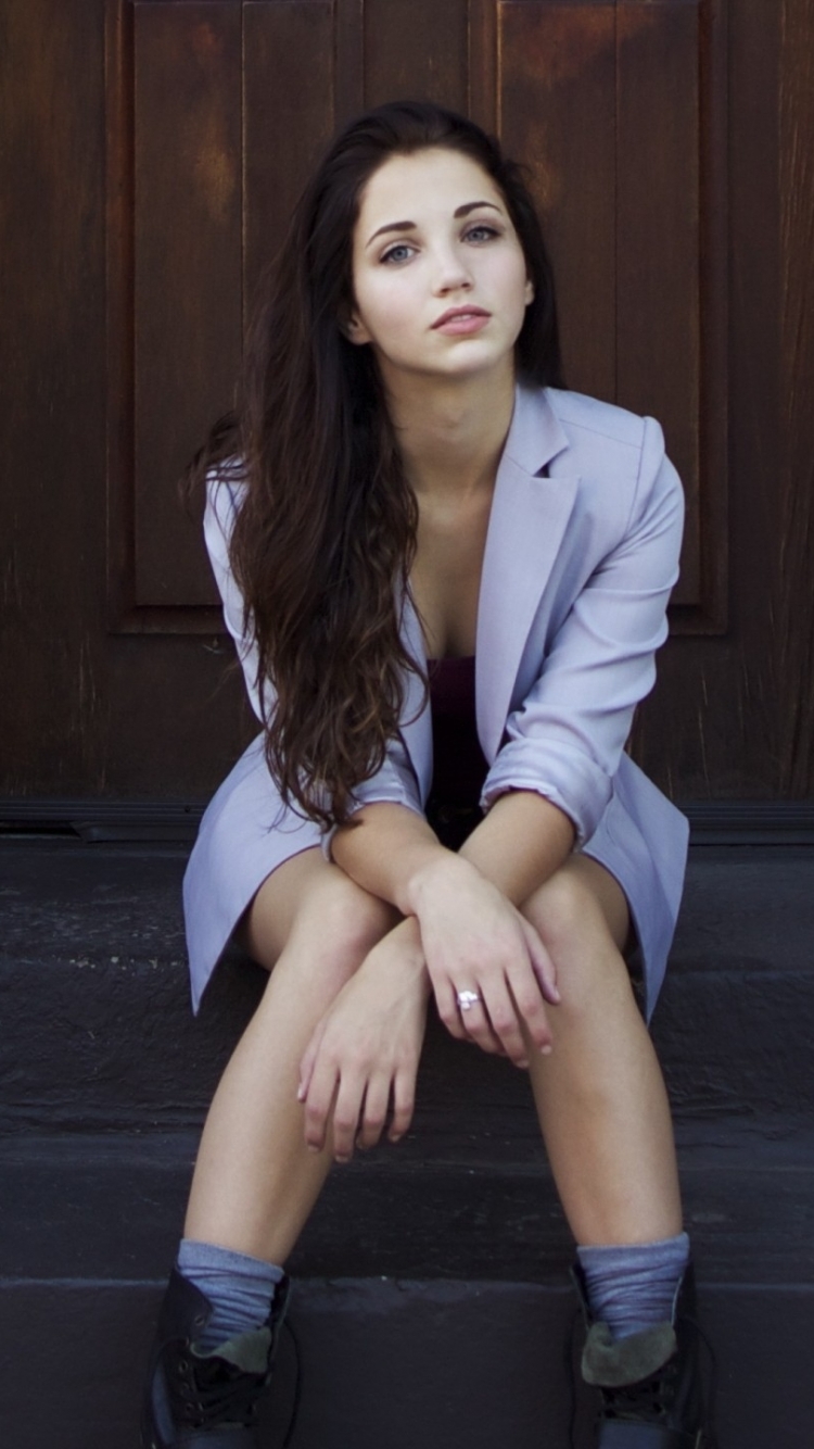 750x1334  Эмили Радд Обои для телефона - Mobile Abyss