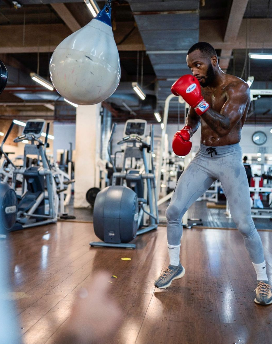 928x1172  УЭЙН МАРРИ ПРОТИВ. ЛЕОН «РОККИ» ЭДВАРДС ДОБАВЛЕН В 15-й бой за титул в полусреднем весе BAMMA – пять раундов с Эммой