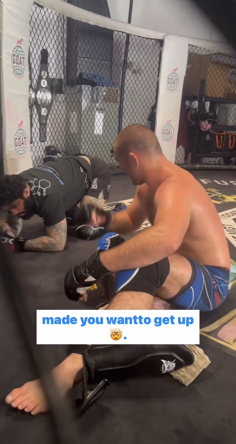 828x1559  Печать постеров UFC с Шоном Стриклендом — Etsy