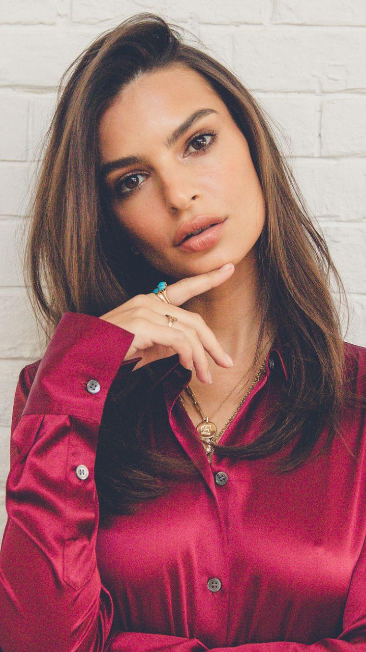 720x1280   Emily-Ratajkowski-sexy-model | phone-wallpapers.co.uk 