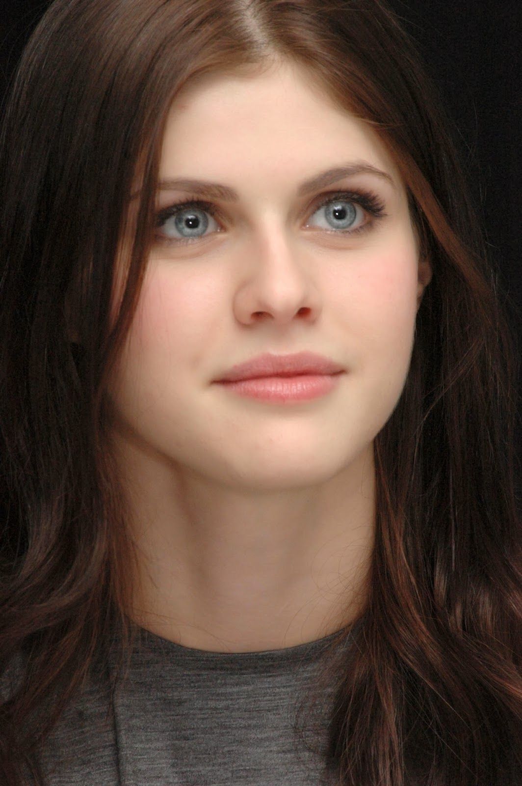 1064x1600 Alexandra Daddario Wallpaper HD 2019 для Android - Скачать APK