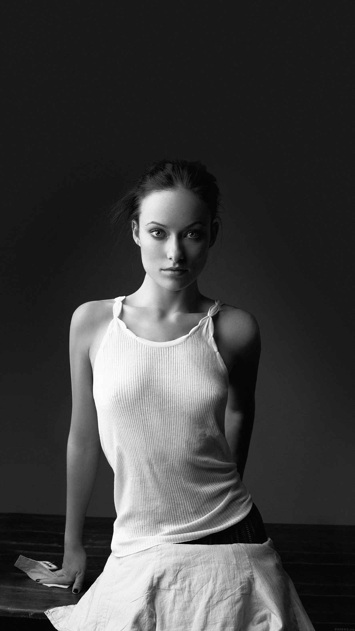 1242x2208   Повседневная футболка Оливии Уайлд - Лучшие обои для htc one