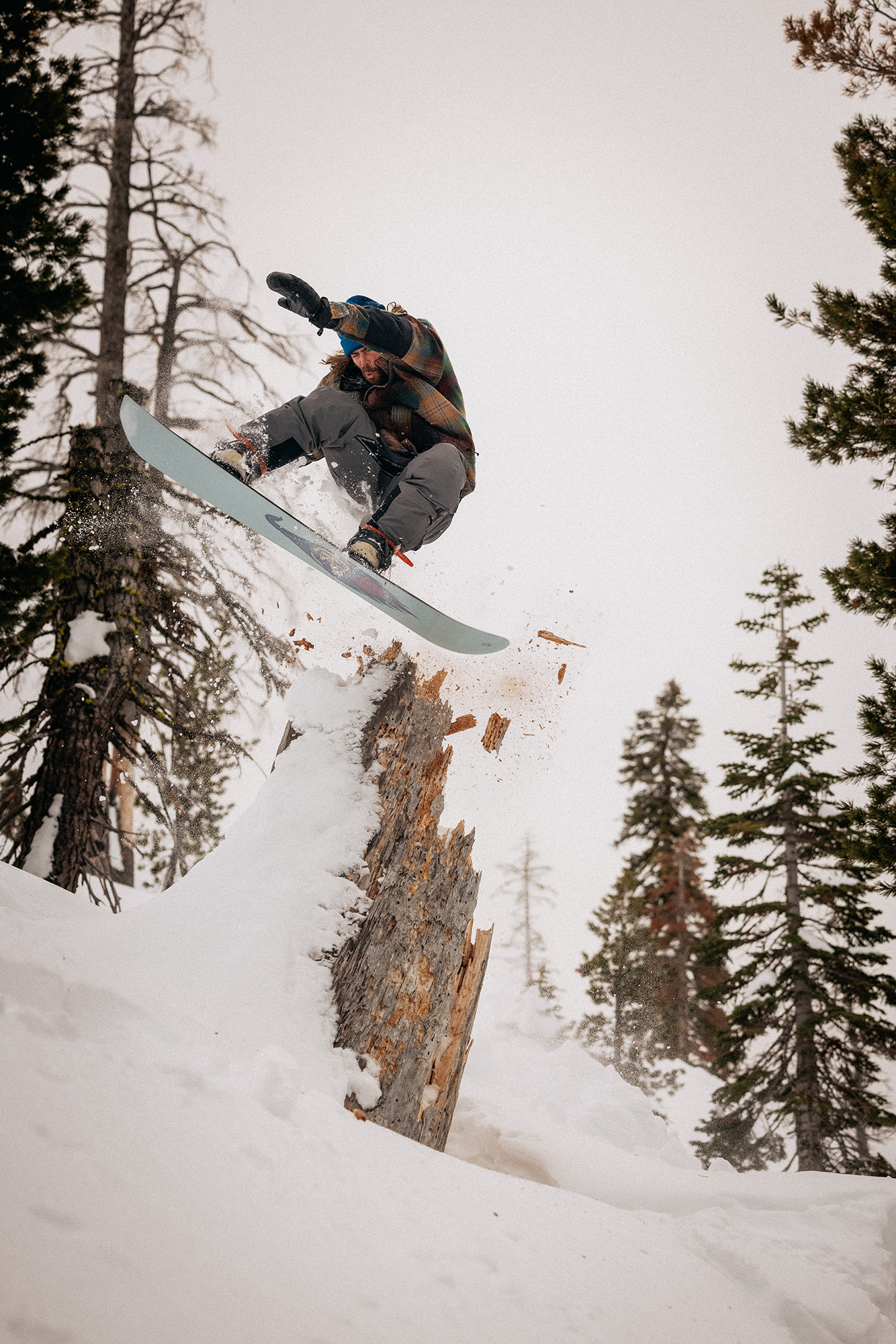 1334x2000  Скачать 800x1200 сноуборд, прыжок, спуск, вечер обои, картинки iphone 4s/4 for parallax