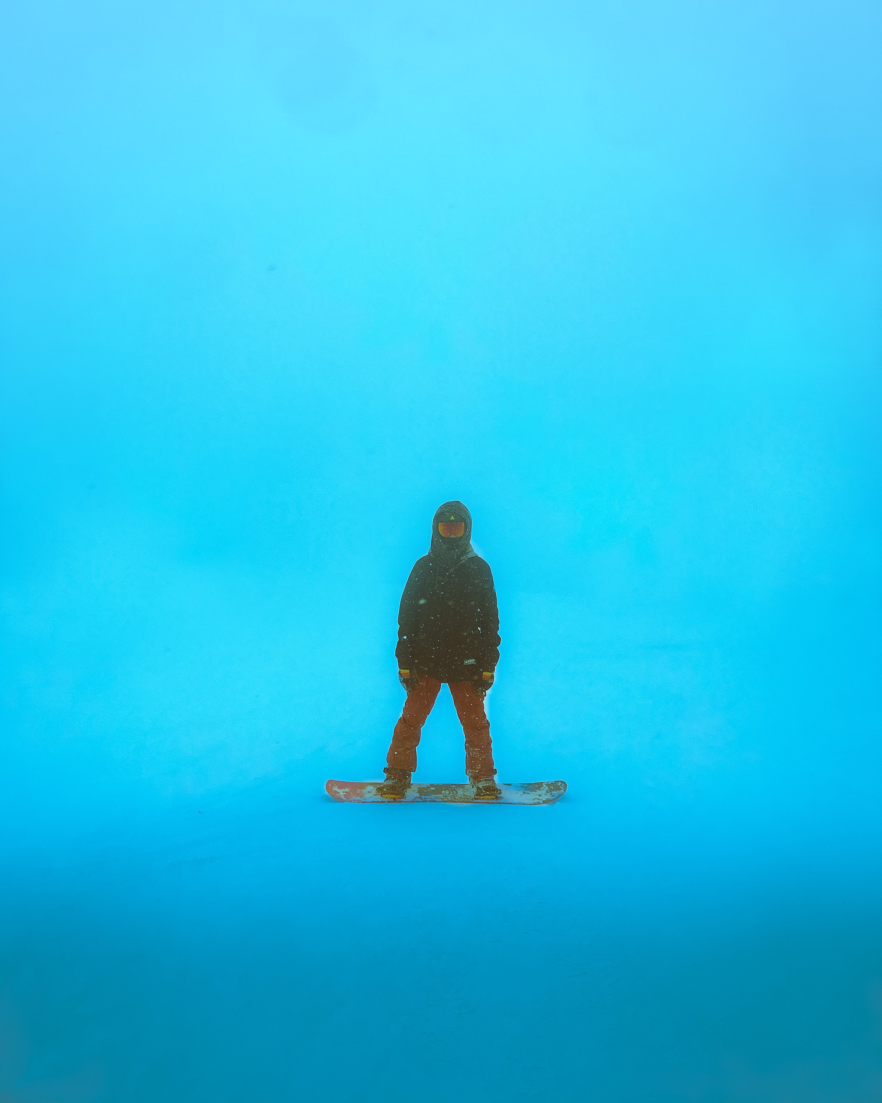 3004x3755  Забавный медведь катается на сноуборде на фоне снега. иллюстрация медведя, одетого в зимнюю одежду, для ваших логотипов, плакатов, футболок роялти SVG, клипарты, векторы и Набор Иллюстраций Без Оплаты Отчислений. Изображение 69327392.