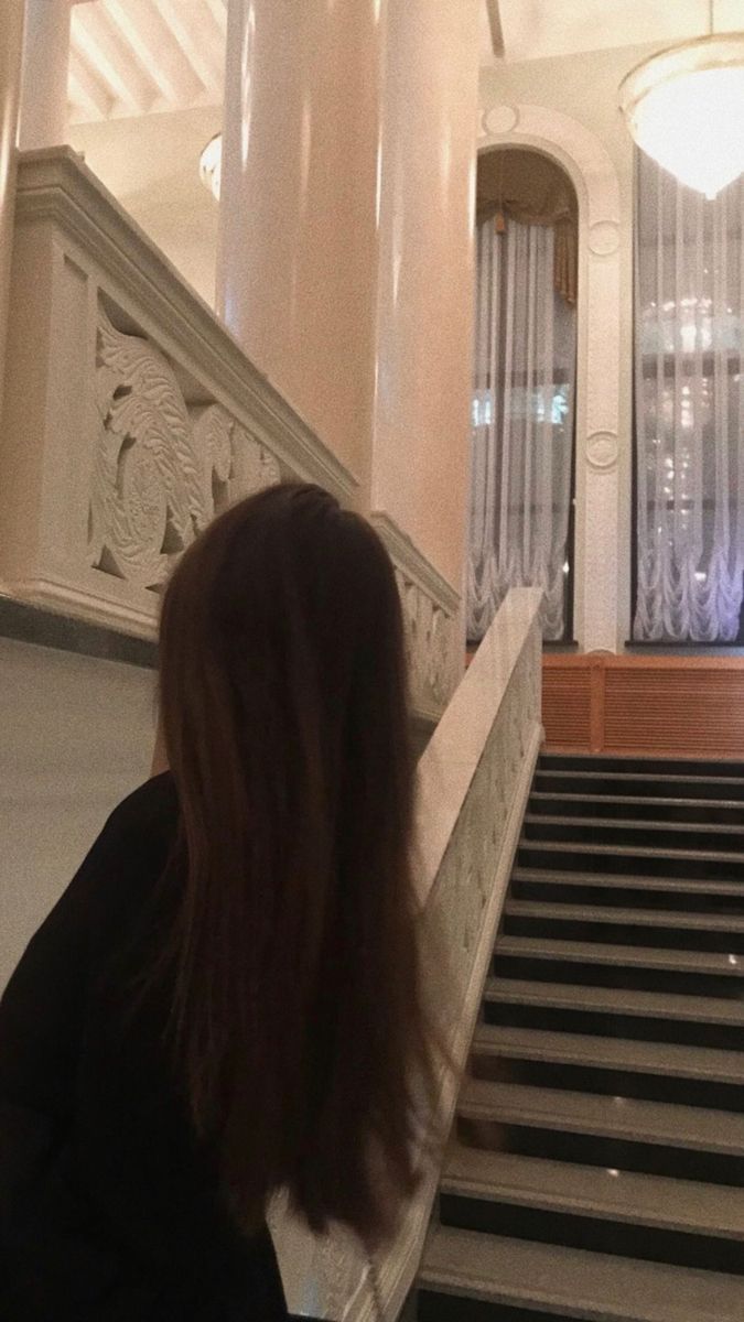 675x1200  Обои , девушка брюнетка, эстетика, театр | Эстетика, Брюнетки, Модные снимки