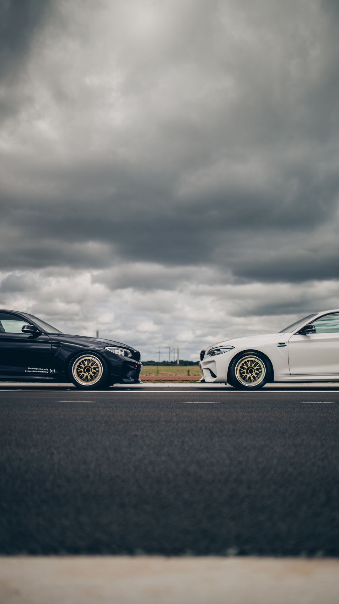 1080x1920  Скачать 1080x1920 машины, вид сбоку, белый, черный, дорога обои, картинки  samsung galaxy s4, s5, note, sony xperia z, z1, z2, z3, htc one, lenovo vibe