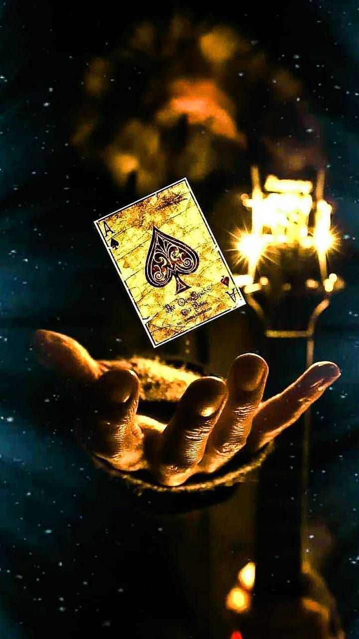 720x1280  Фотография Блондинка девушка Руки игральные карты смотрят 3000x4500