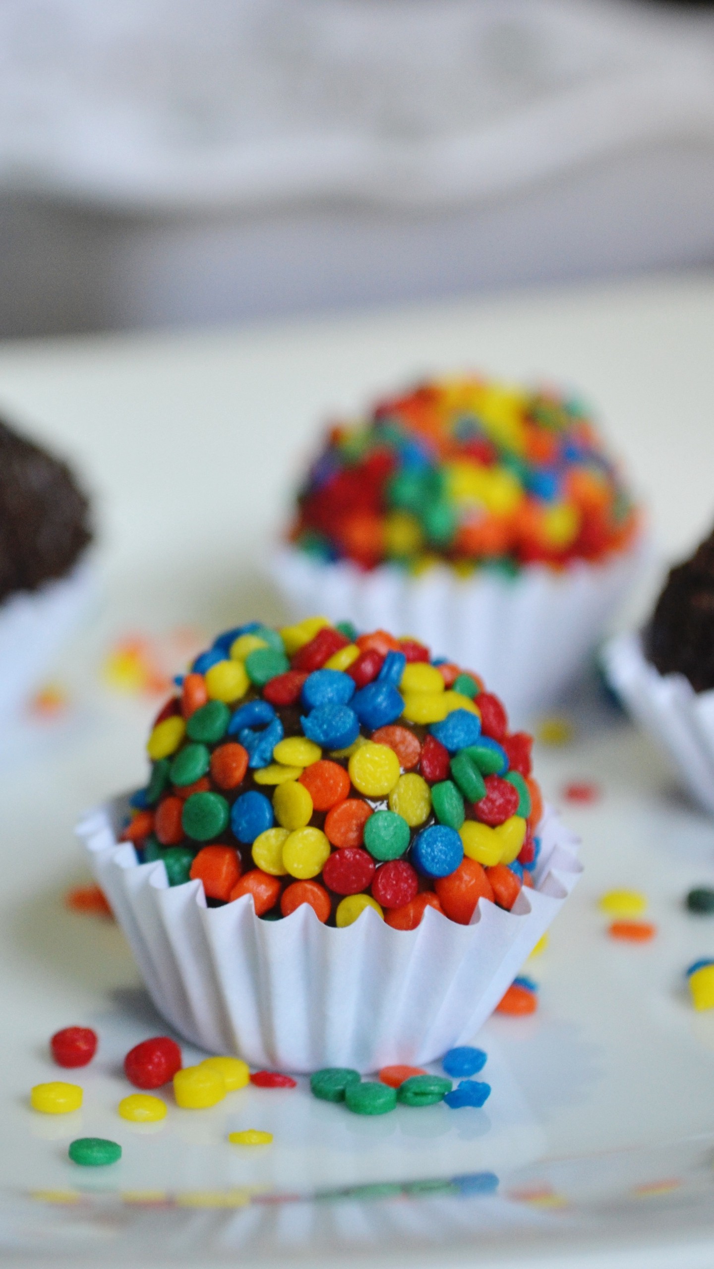 1440x2560  Обои на телефон конфеты, посыпка, шоколад - скачать бесплатно в высоком  качестве из категории \"Еда\"