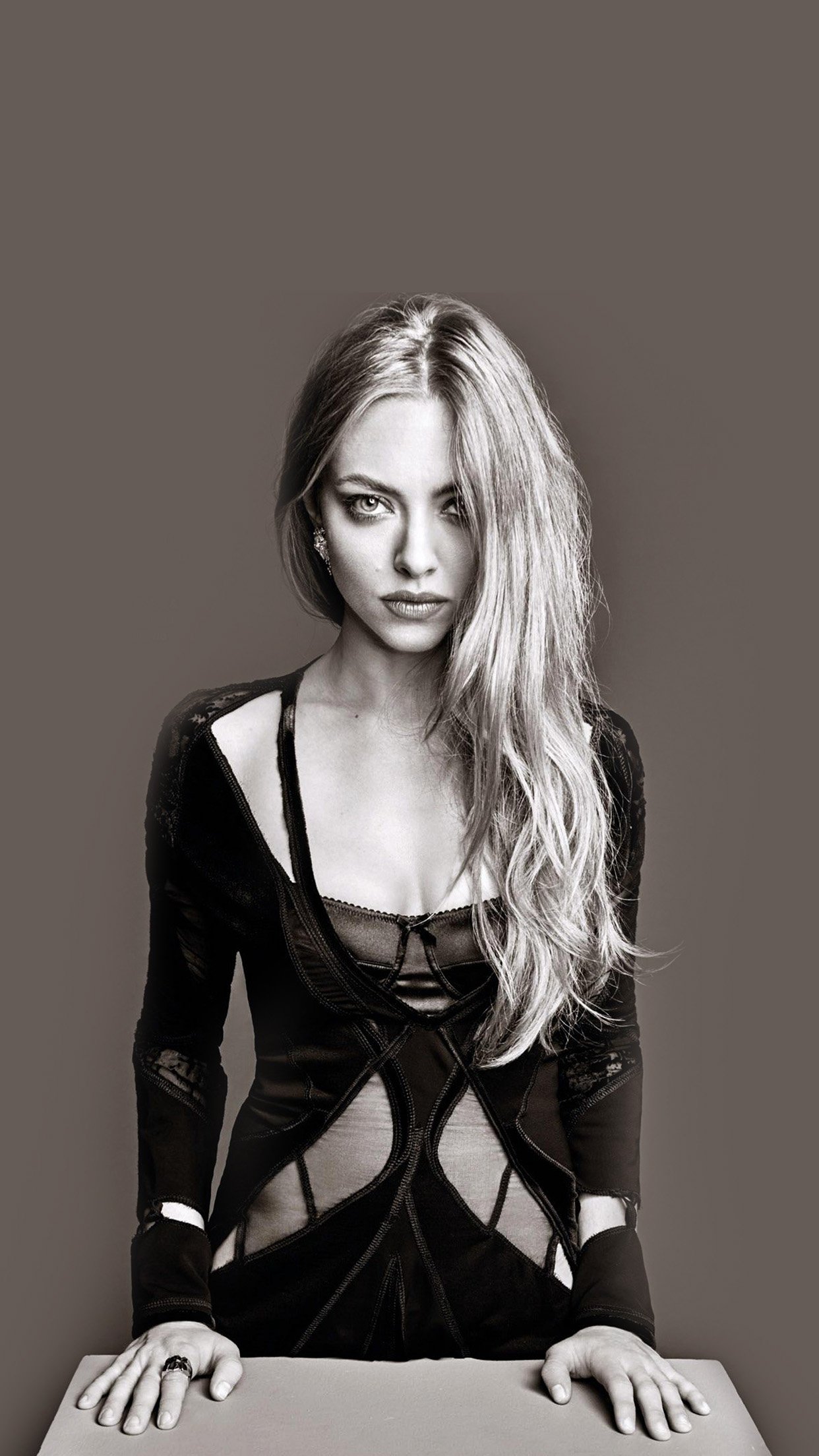 1242x2208   hj65-amanda-seyfried-model-brown-wallpaper 