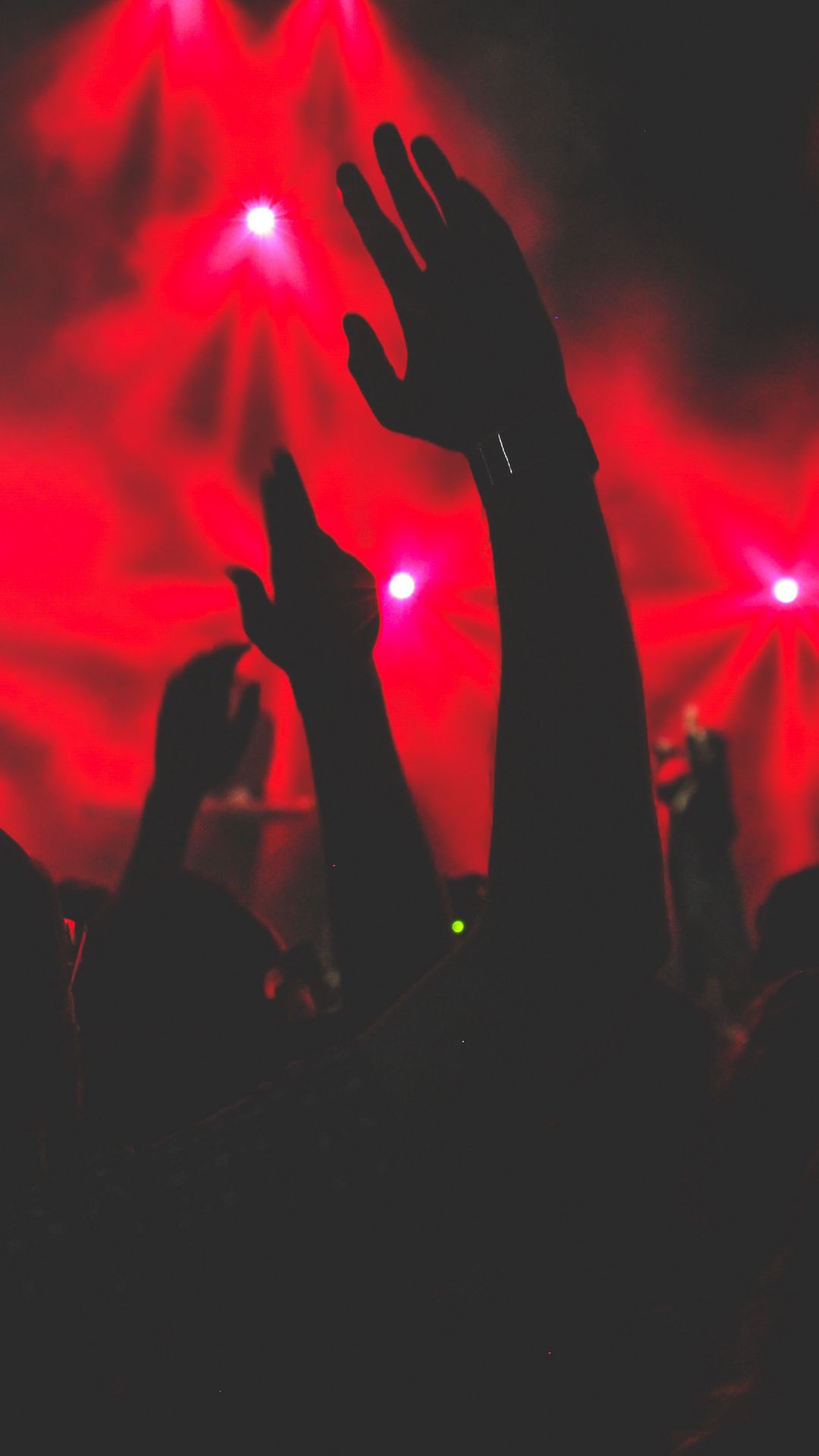 1080x1920  Скачать 1080x1920 концерт, руки, силуэты, свет, музыка обои, картинки  samsung galaxy s4, s5, note, sony xperia z, z1, z2, z3, htc one, lenovo vibe