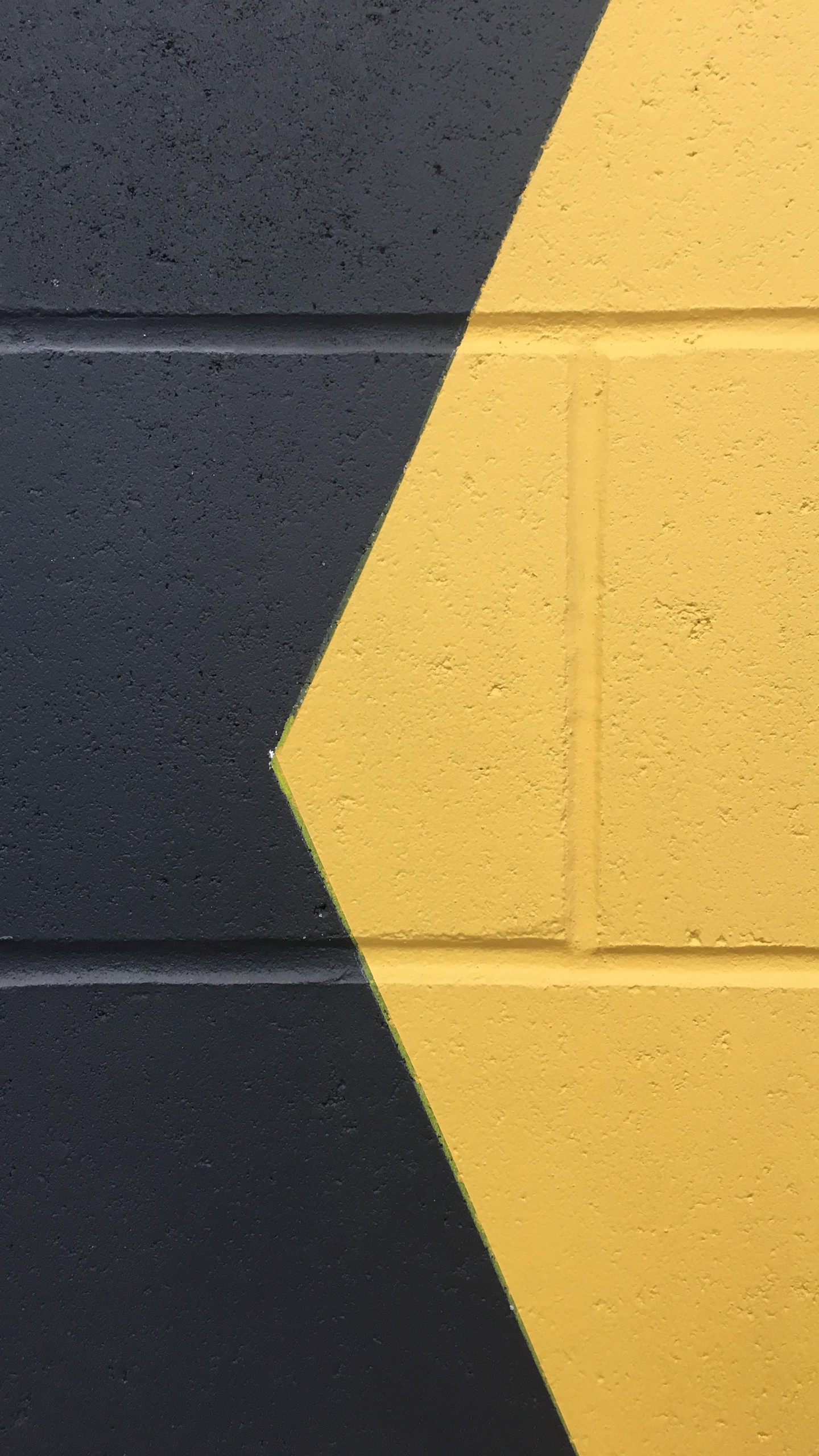 1440x2560  Обои на телефон стена, краска, линии, геометрия, современное искусство -  скачать бесплатно в высоком качестве из категории \"Текстуры\"