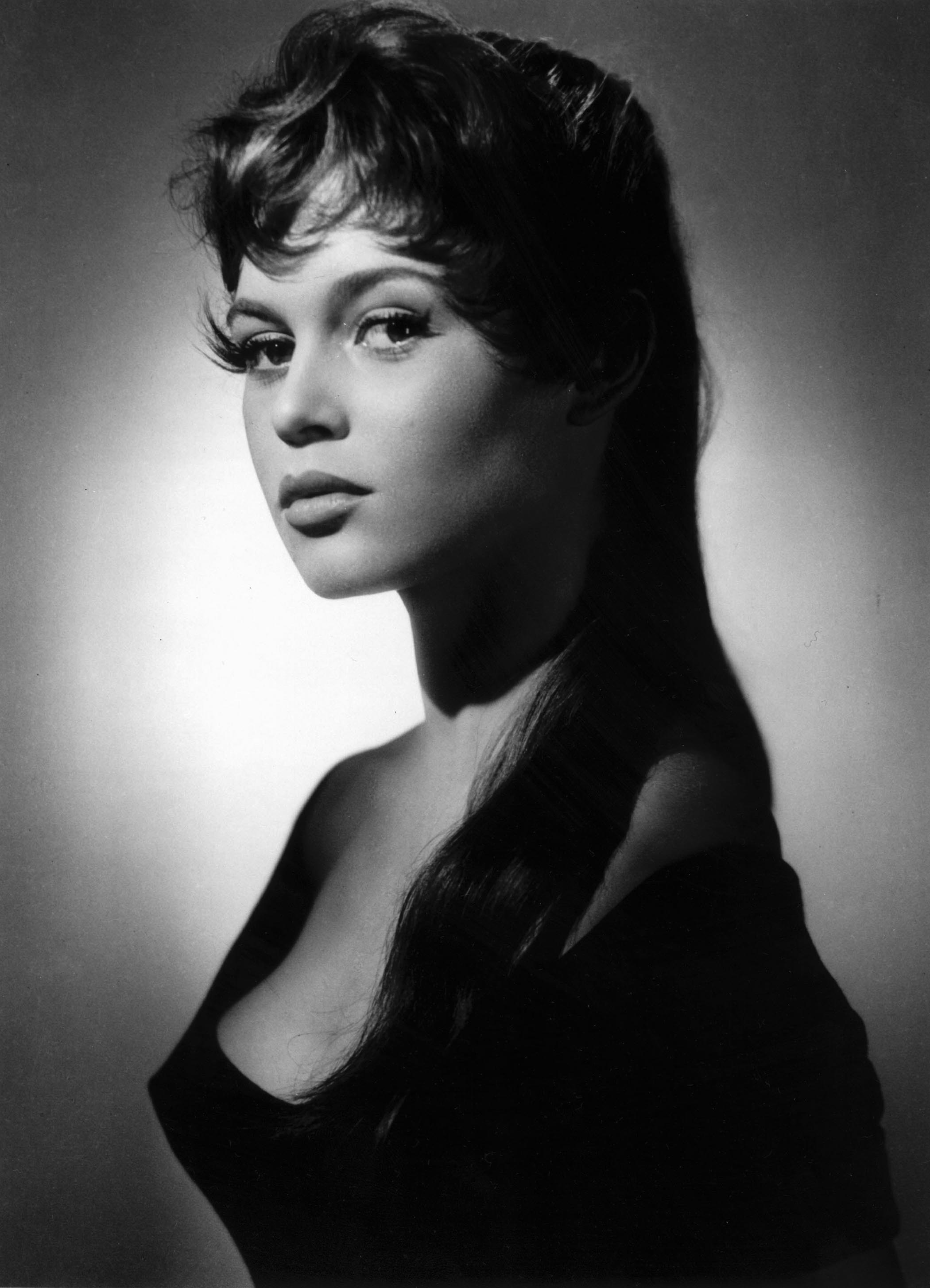 2100x2909  Brigitte Bardot Фото Обои Обои Фото Фон рабочего стола
