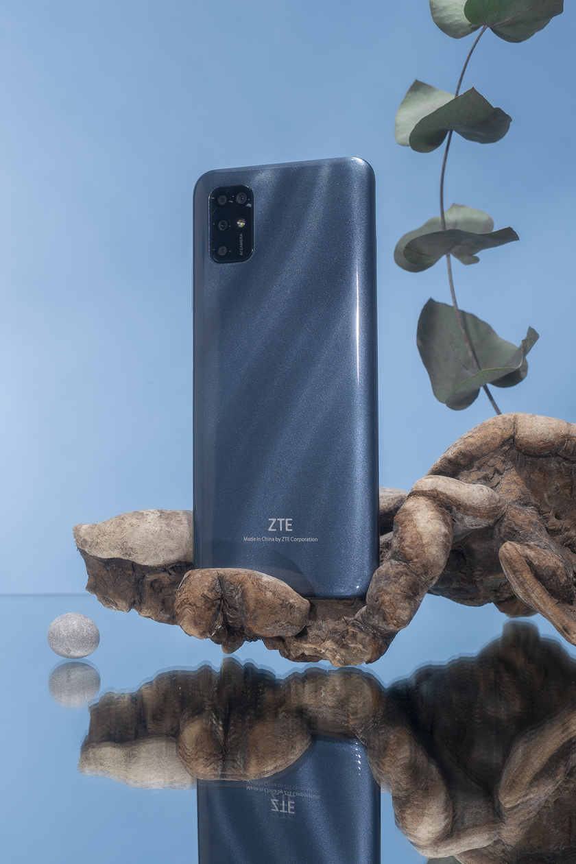 840x1260  ZTE Blade-смартфон