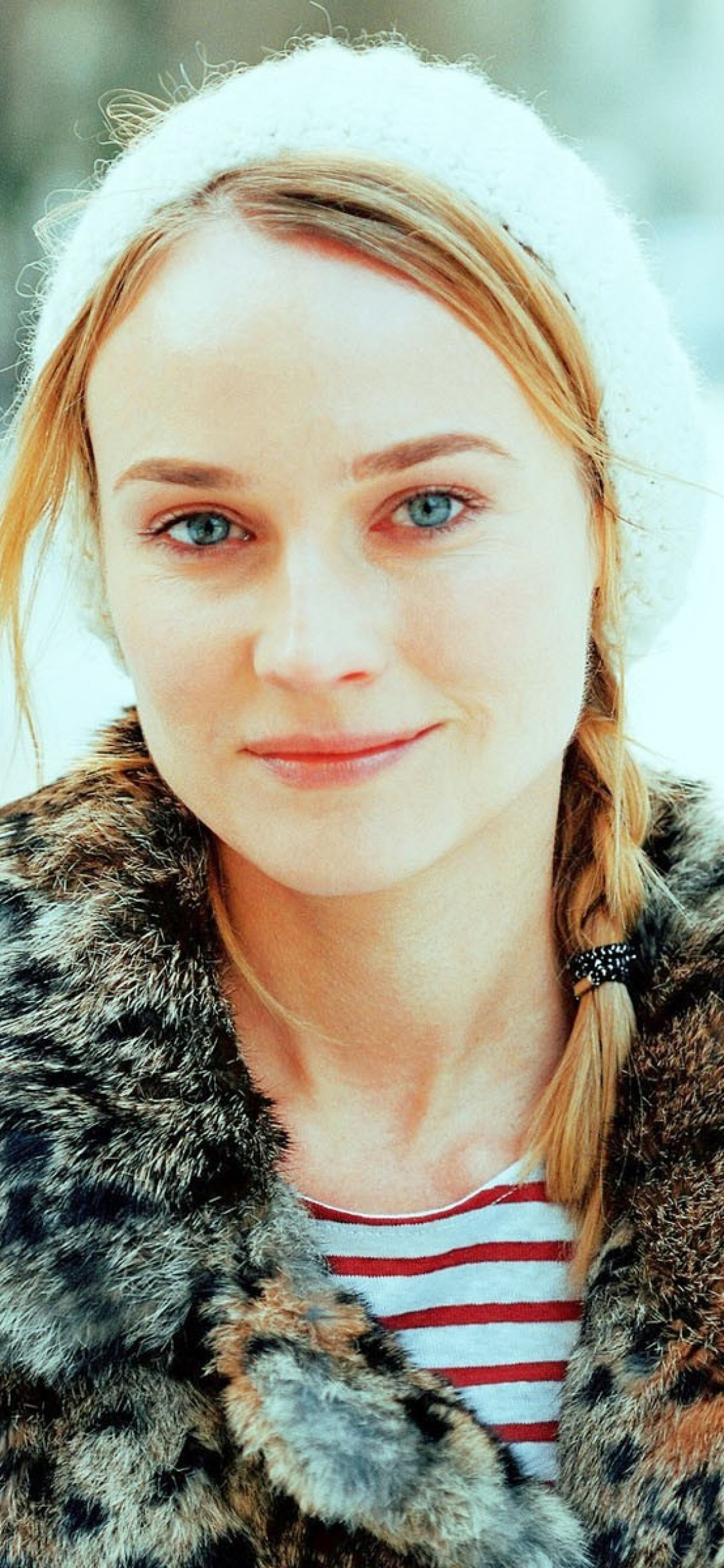 1125x2436  2160x3840 Дайан Крюгер черно-белые обои Sony Xperia 