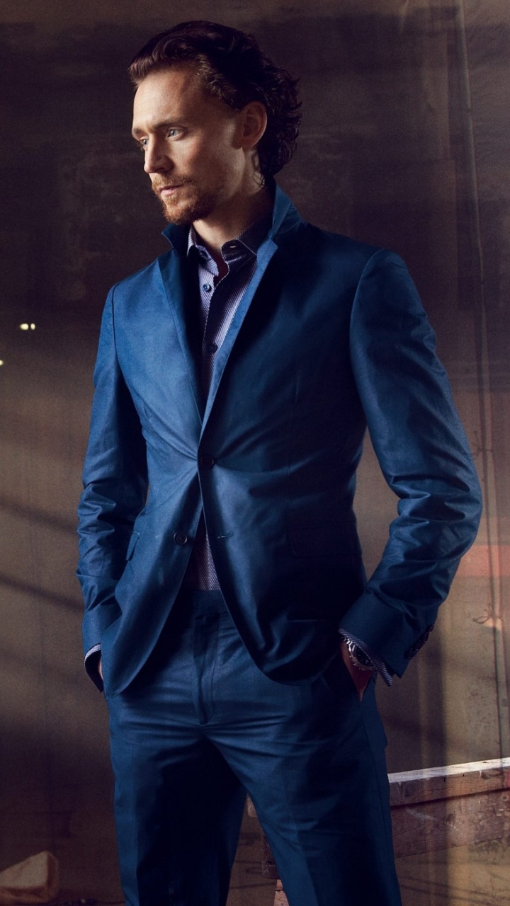 720x1280  Обои том Хиддлстон, библиотека Loki, мститель, официальная одежда, волосы  на лице для HD Samsung Galaxy S3/J3/J4/J5, Meizu M5, Sony Xperia L1/L2  бесплатно, заставка 720x1280 - скачать картинки и фото