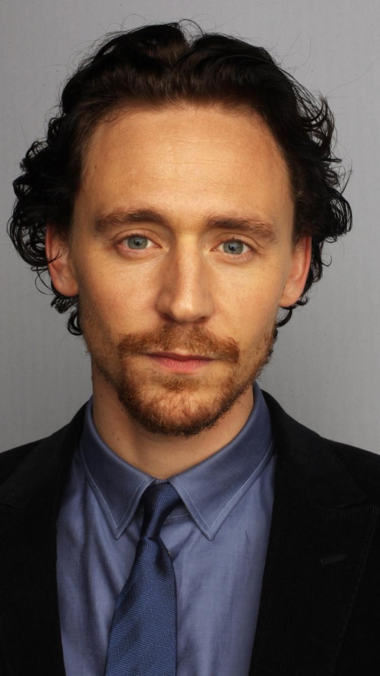 750x1334  Том Хиддлстон - Картинка на телефон / Обои на рабочий стол №1191353