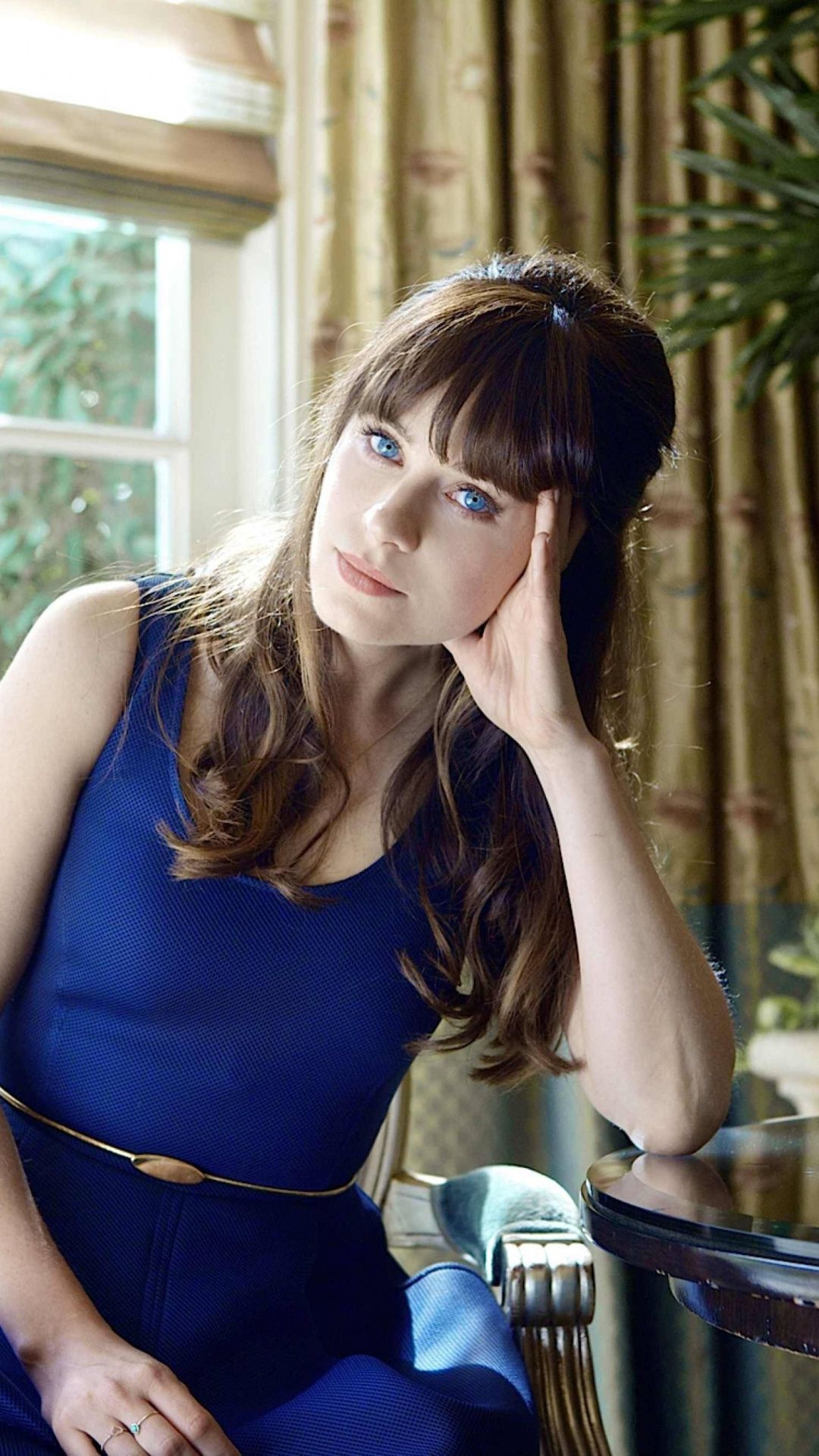 1080x1920   Зои Дешанель синее платье красивое 2018 1080x1920 wallpaper | Знаменитости обои Зоуи Дешанель Самые красивые актрисы