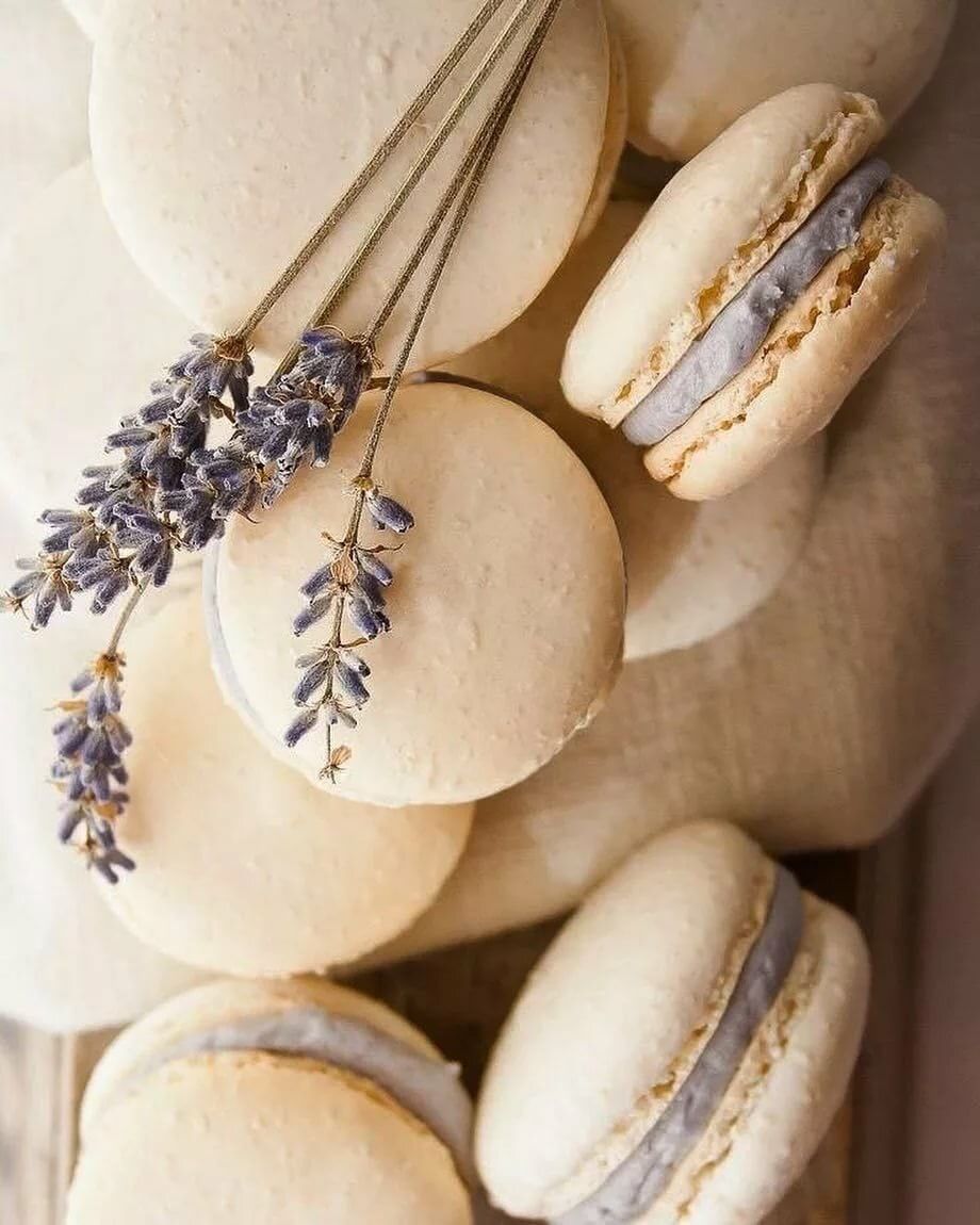 920x1150  pastel #aesthetic #эстетика #обои #wallpaper #macaroons #макаруны  #foundalighter | Макаруны, Сервировка пищи, Рецепты макарун