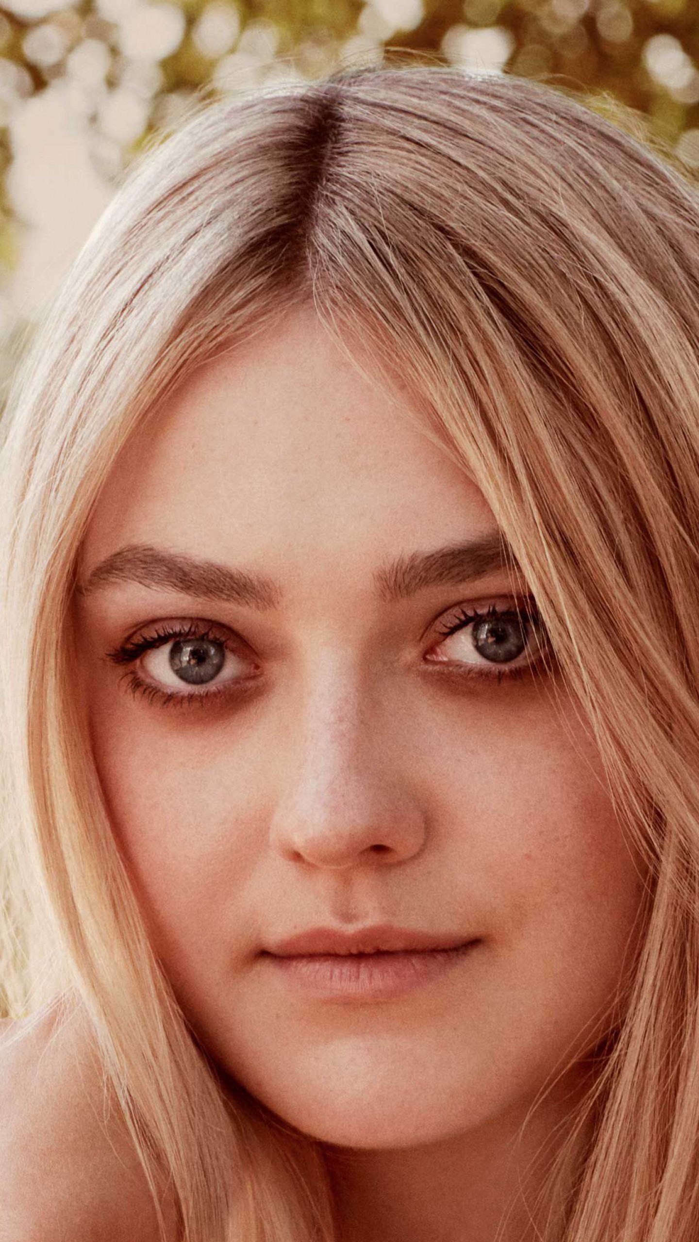 1440x2560   hd32-elle-fanning-thumbs-up-black-sexy-actress - Papers.co 