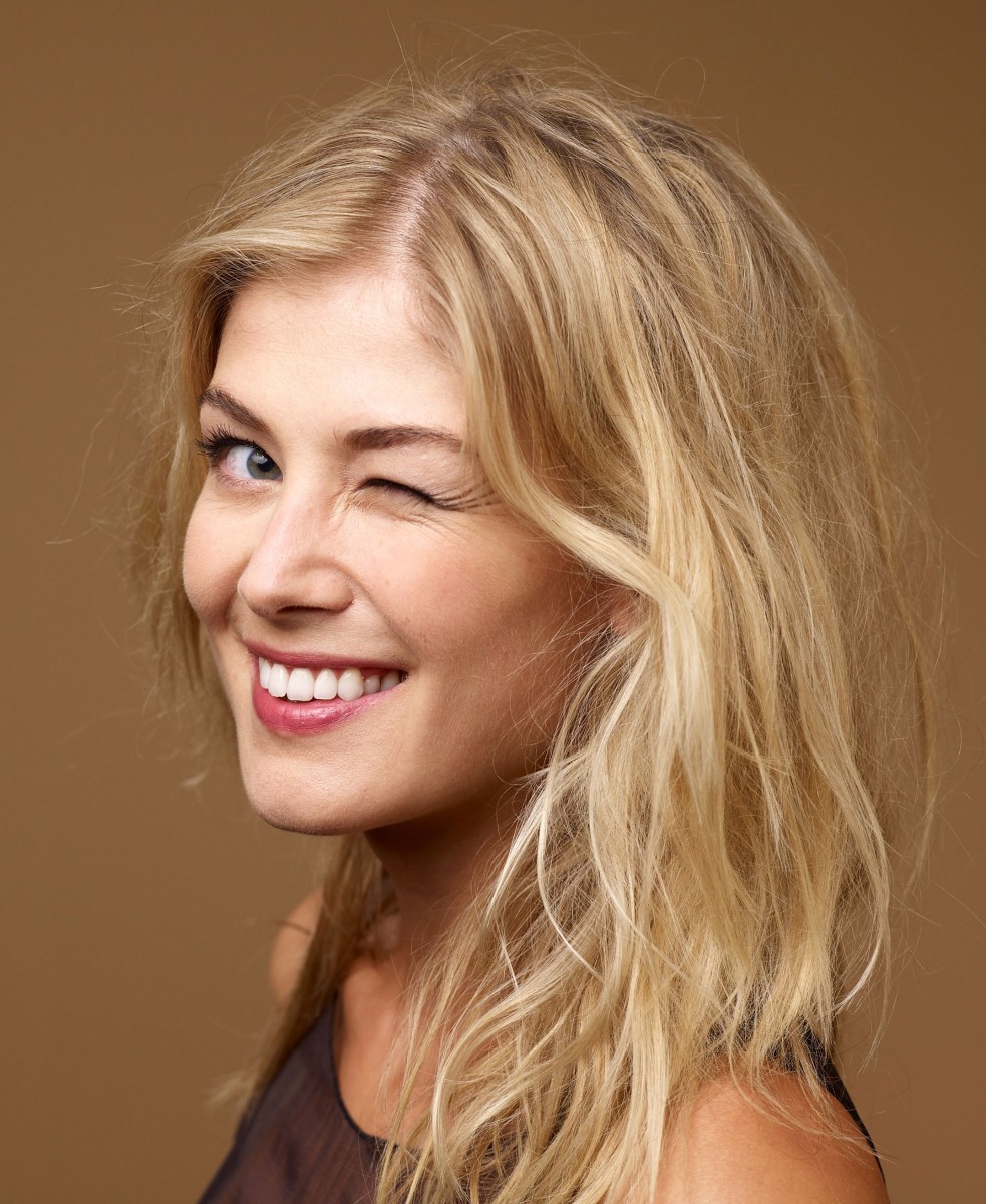 983x1200   wallpaper | Rosamund Pike | (9675) 