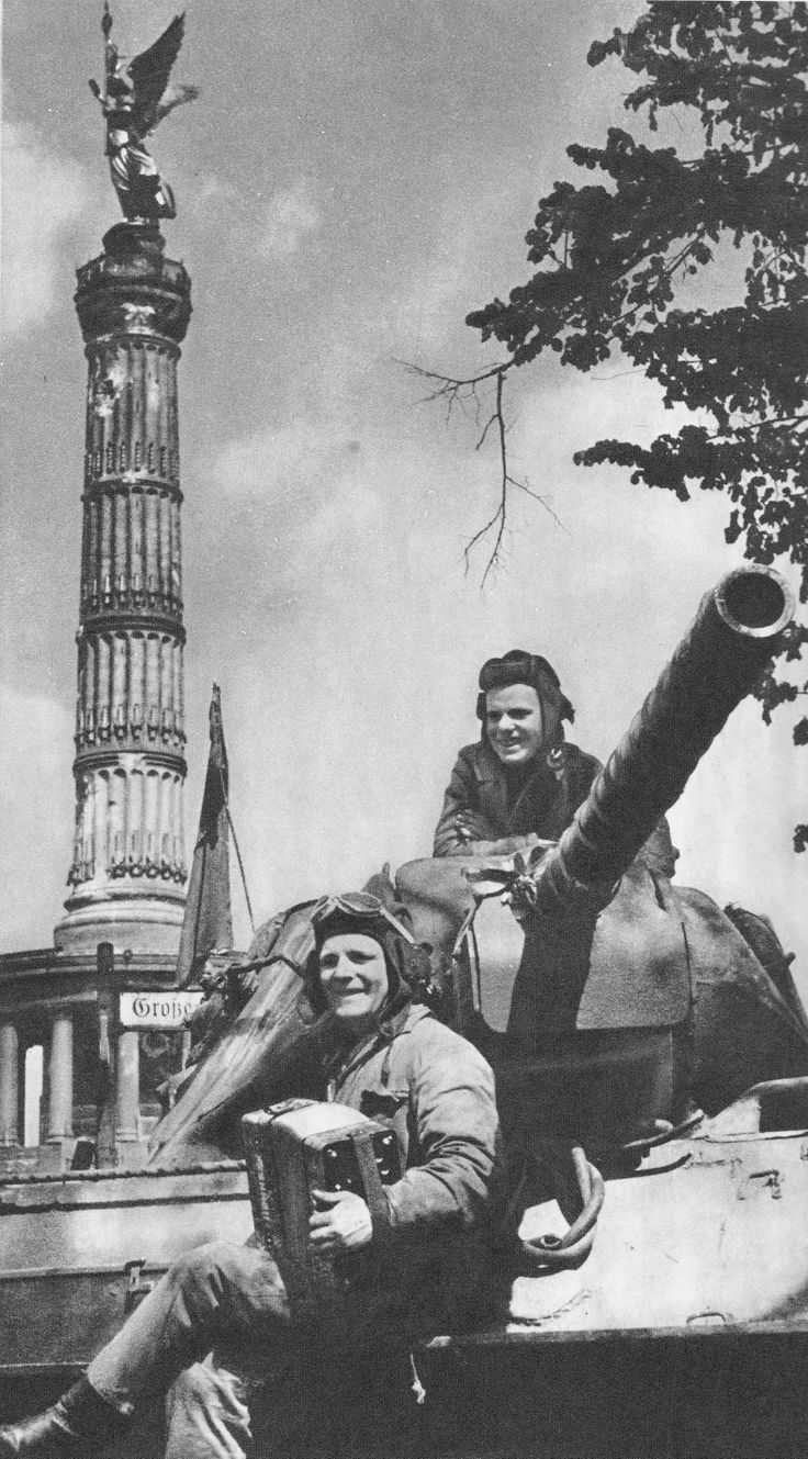 736x1329  Red Army tankers pose with a T-34 in front of the Victory Column in Berlin.  May 1945. A photo by Timofey Nikolaevich… | Великие воины, Исторические  фотографии, Танк