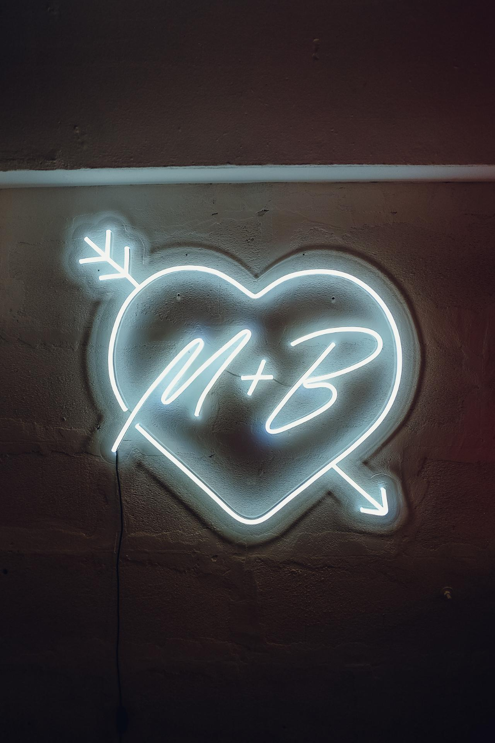 1000x1500  Сердце с инициалами | Неоновые обои, Инициалы, Неоновые вывески
