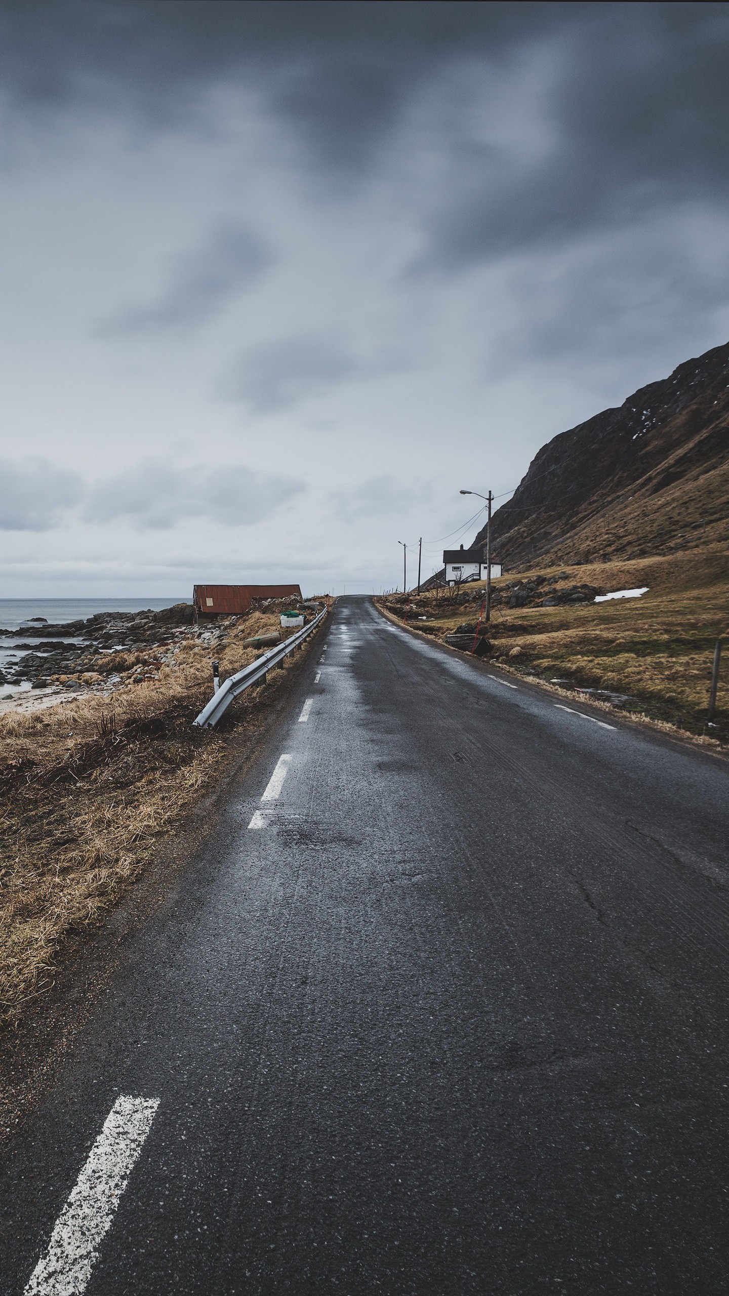 1440x2560  Обои на телефон дорога, горы, пасмурно, облака - скачать бесплатно в  высоком качестве из категории \"Природа\"