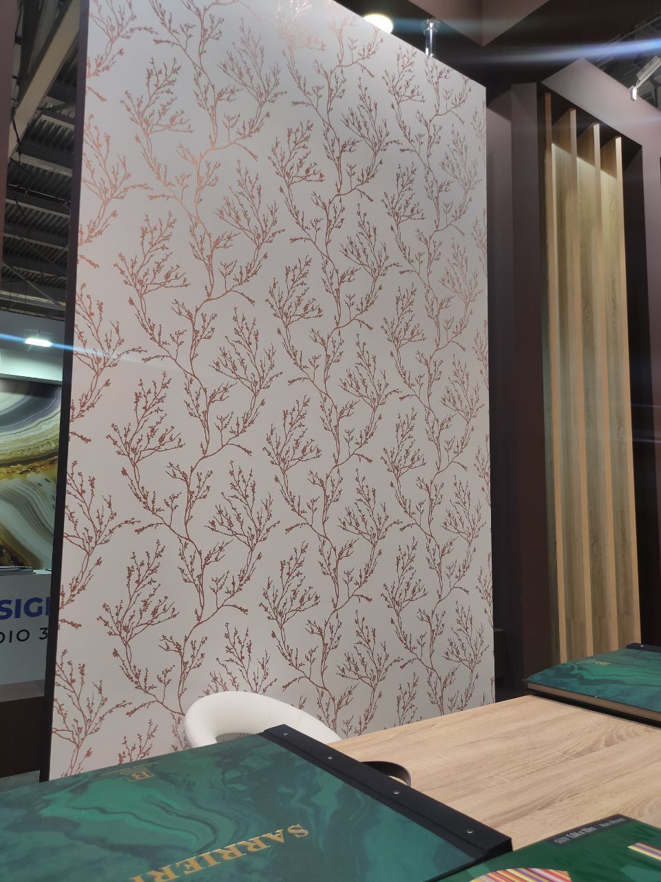 960x1280  Дорогие обои в спальню с деревьями - фото, интерьер; купить в  интернет-магазине с доставкой