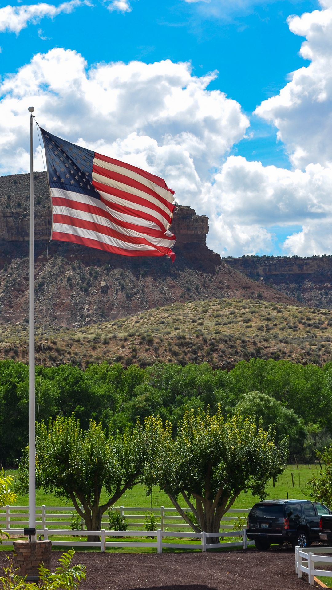 1080x1920  Скачать 1080x1920 сша, америка, юта, ранчо, флаг, ферма обои, картинки  samsung galaxy s4, s5, note, sony xperia z, z1, z2, z3, htc one, lenovo vibe